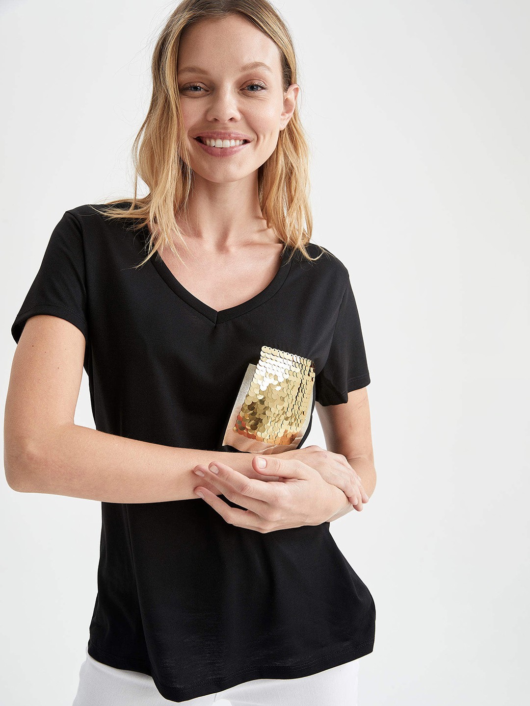 

DeFacto Women Black Sequinned Detail V-Neck T-shirt