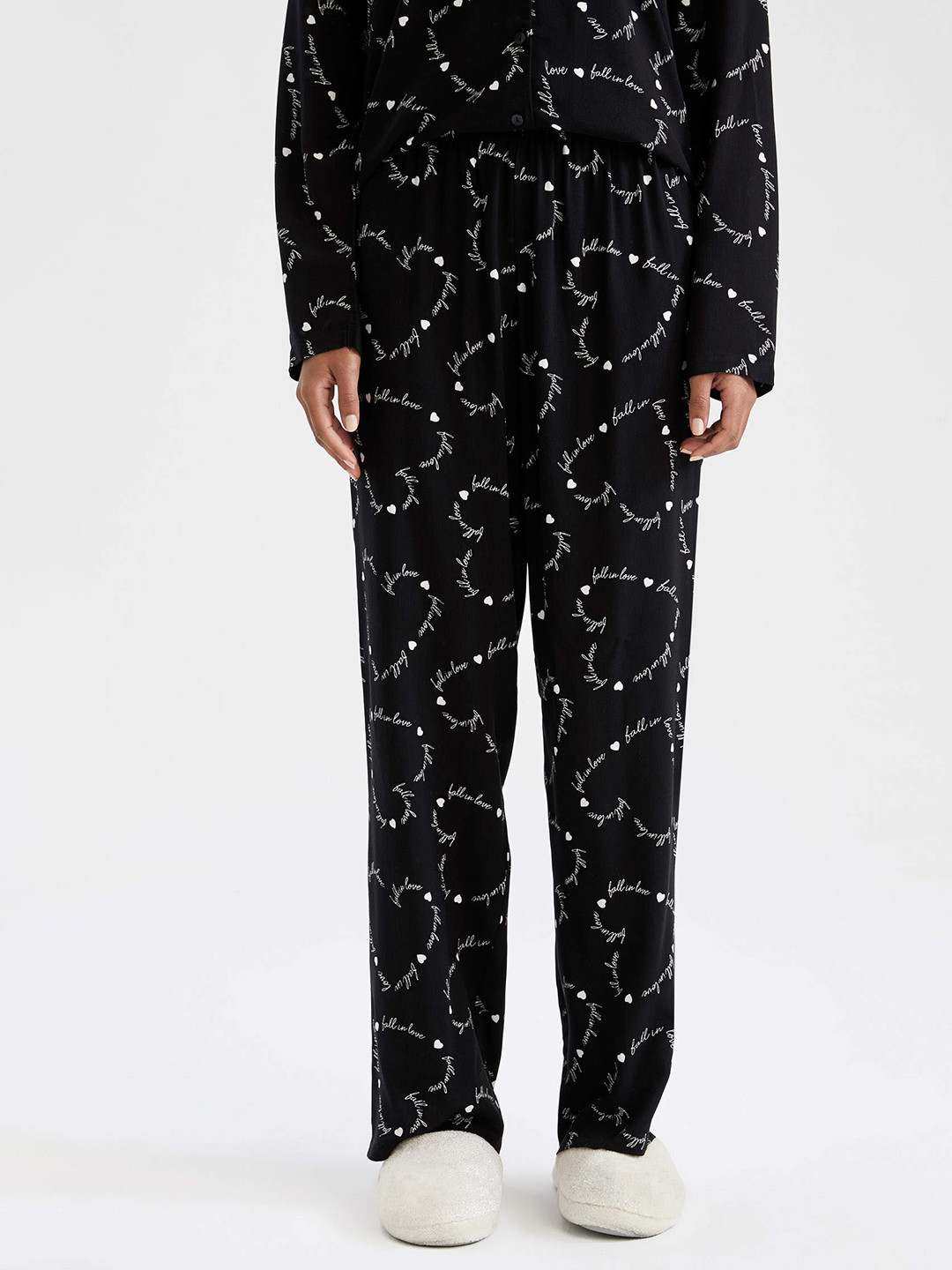 

DeFacto Women Black & White Regular Fit Printed Lounge Pants