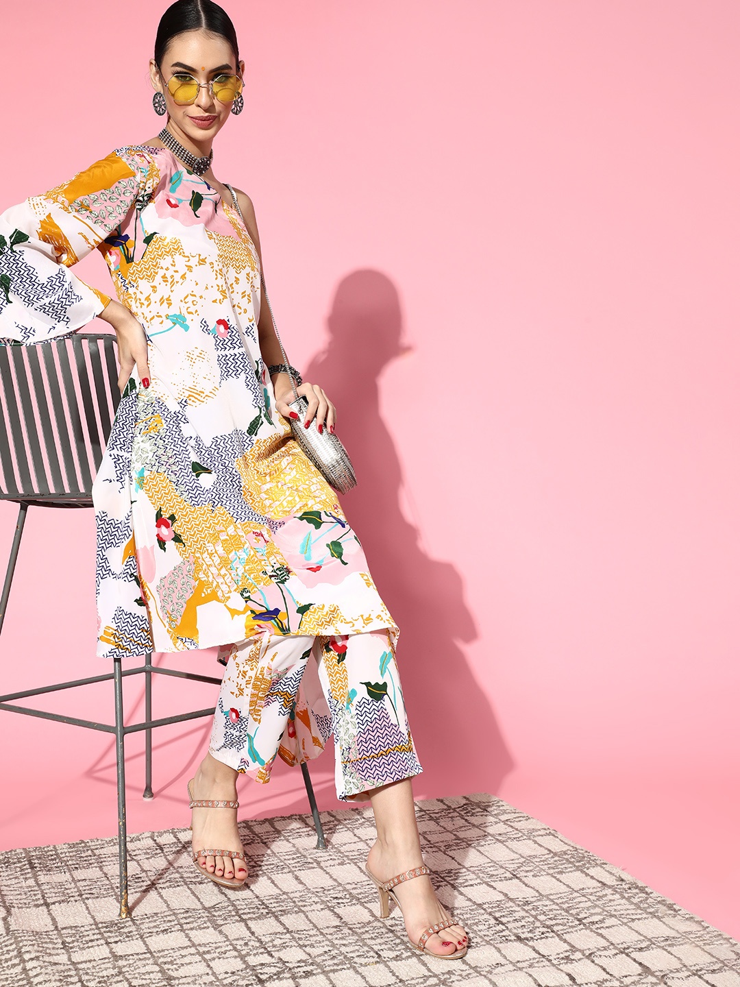 

Prakrti Abstract Polyester Asymmetric Hemline Kurta Set, Yellow