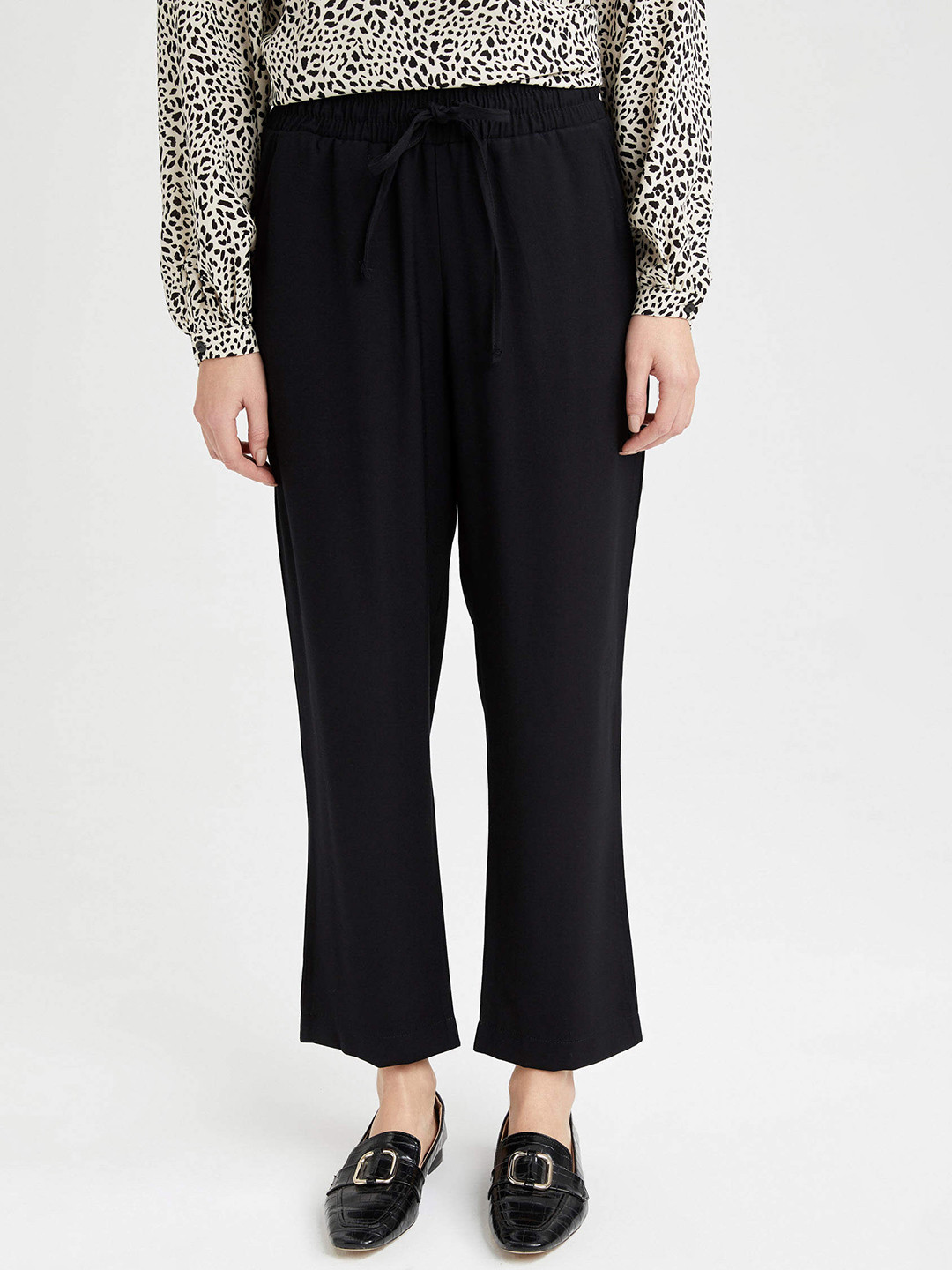 

DeFacto Women Black Solid Trousers
