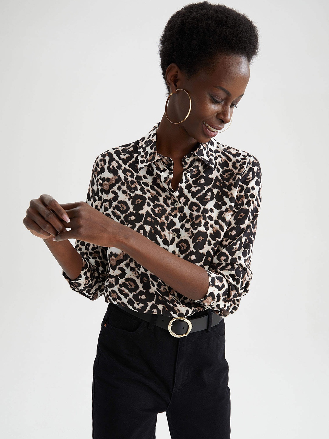 

DeFacto Women Black & Off-White Animal Print Regular Fit Casual Shirt