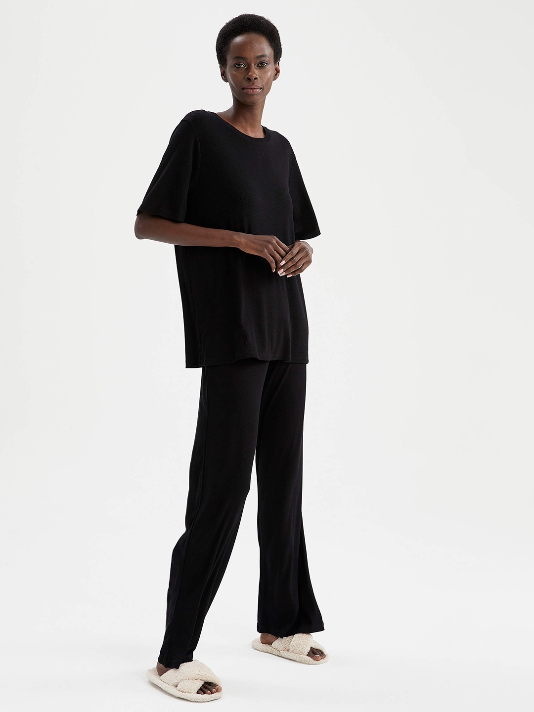 

DeFacto Women Black Solid Pyjama Set