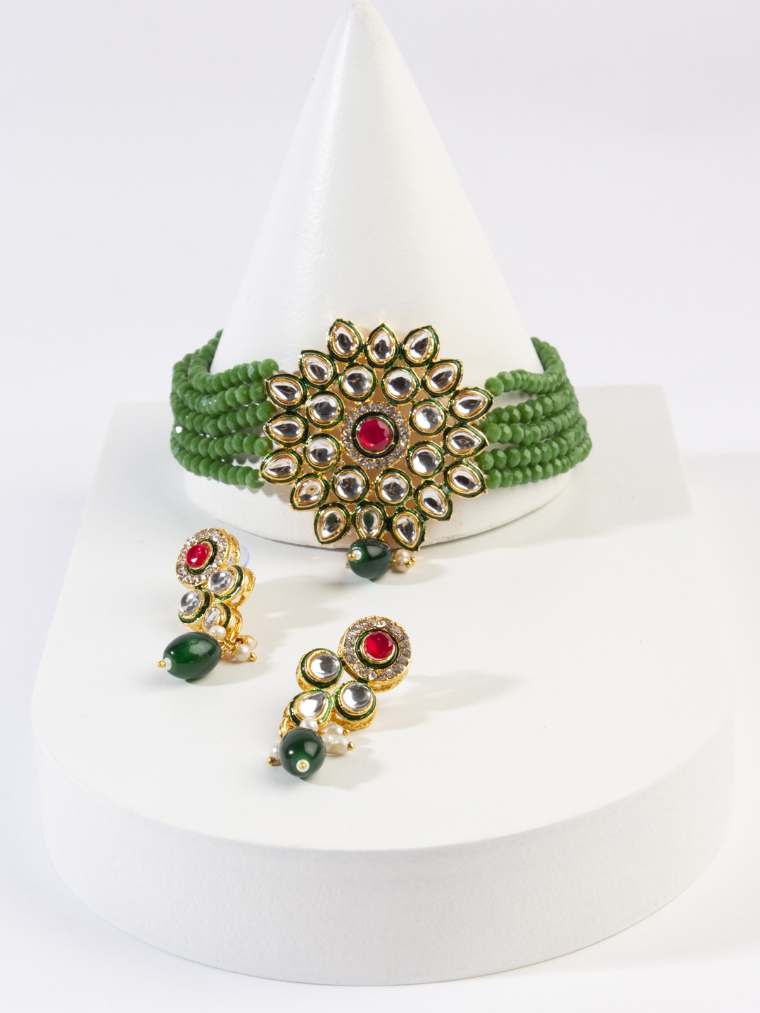 

AccessHer Gold-Plated Green Kundan-Studded & Beaded Jewellery Set