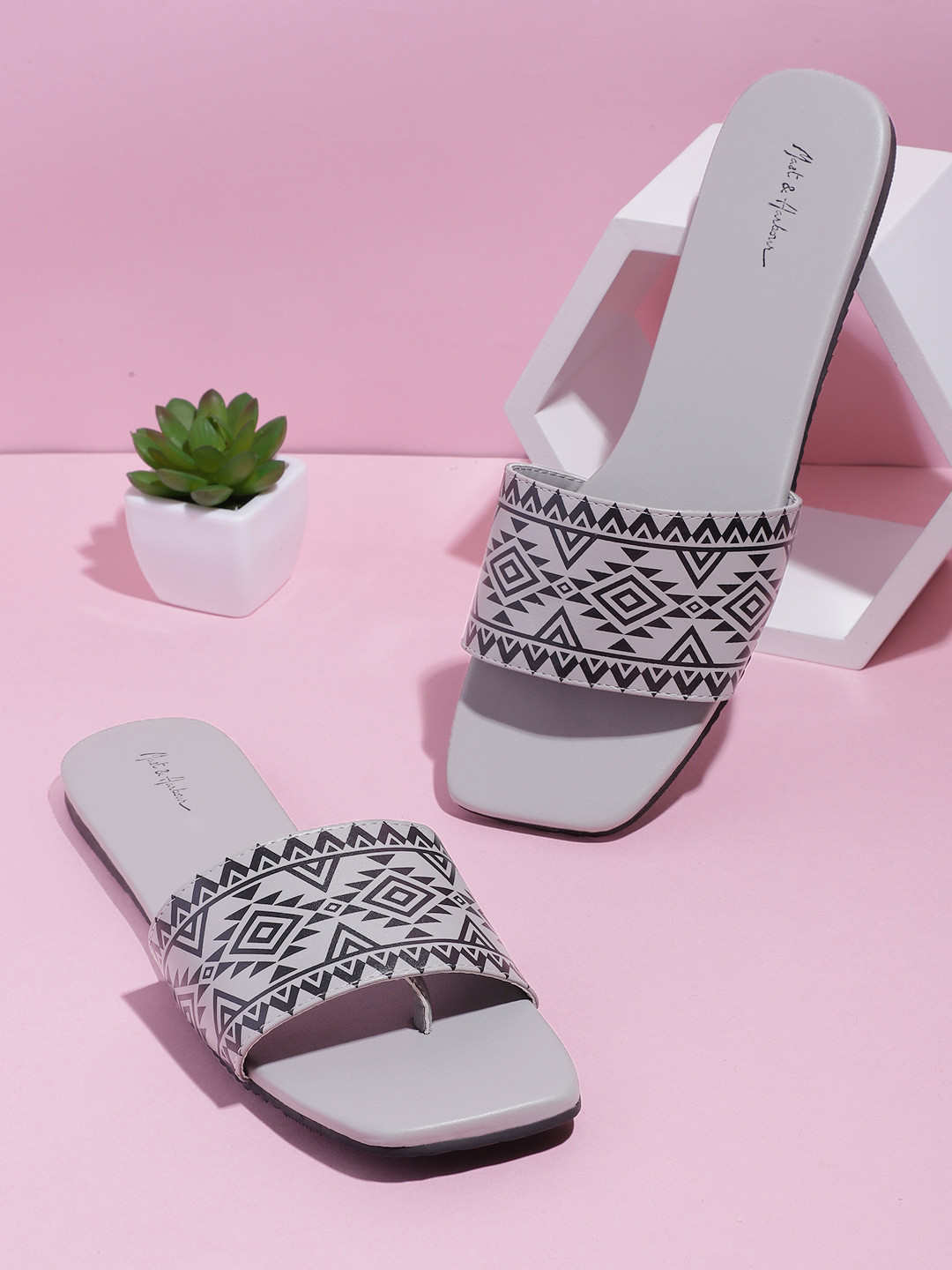 

Mast & Harbour Women Grey & Black Printed Open Toe Flats