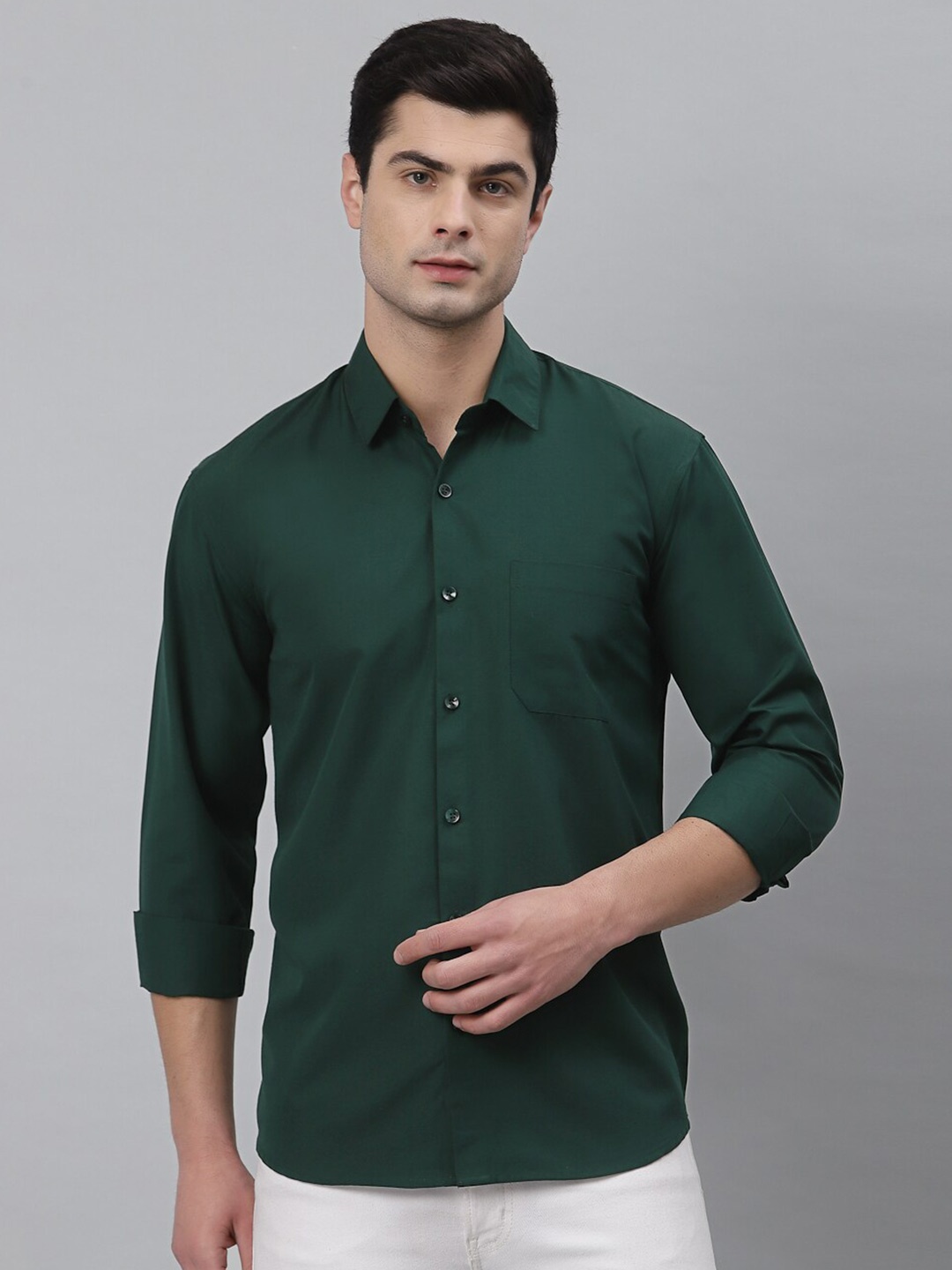 

NEUDIS Men Green Solid Classic Casual Shirt