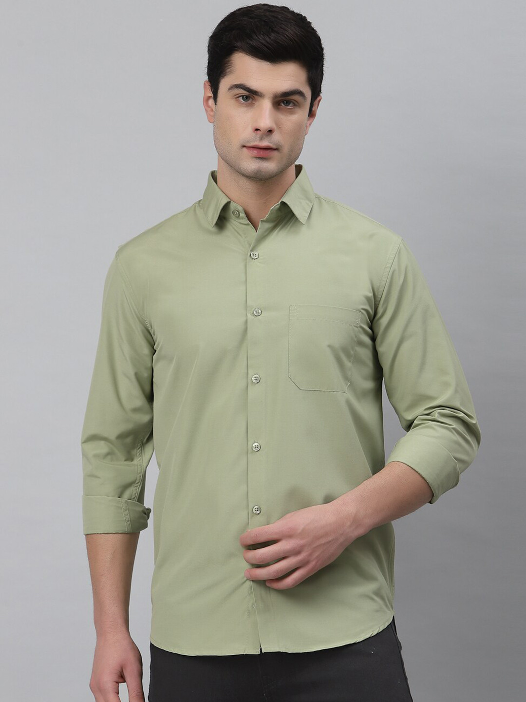 

NEUDIS Men Green Solid Classic Casual Shirt