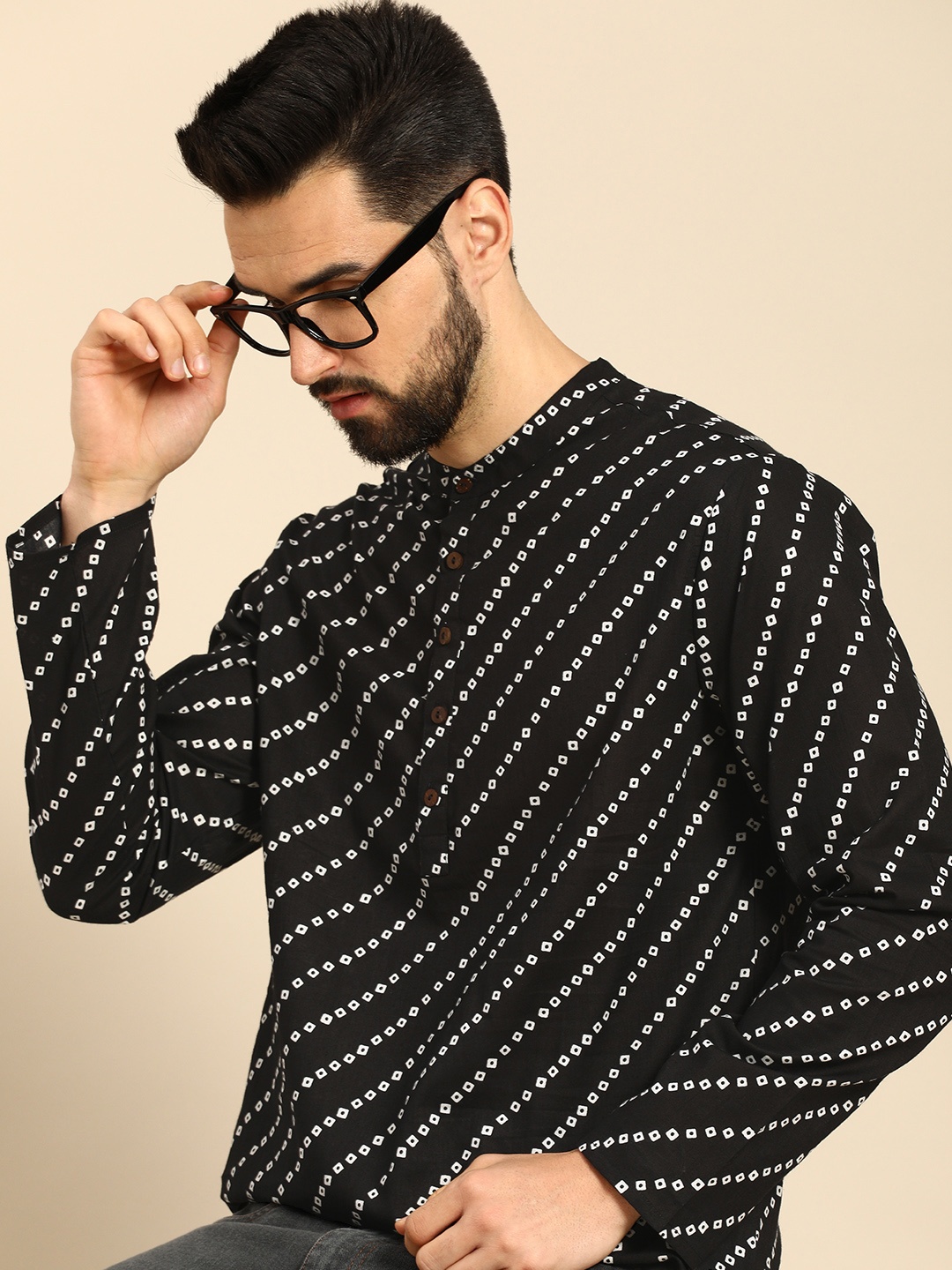 

Anouk Men Black & White Printed Pure Cotton Straight Kurta