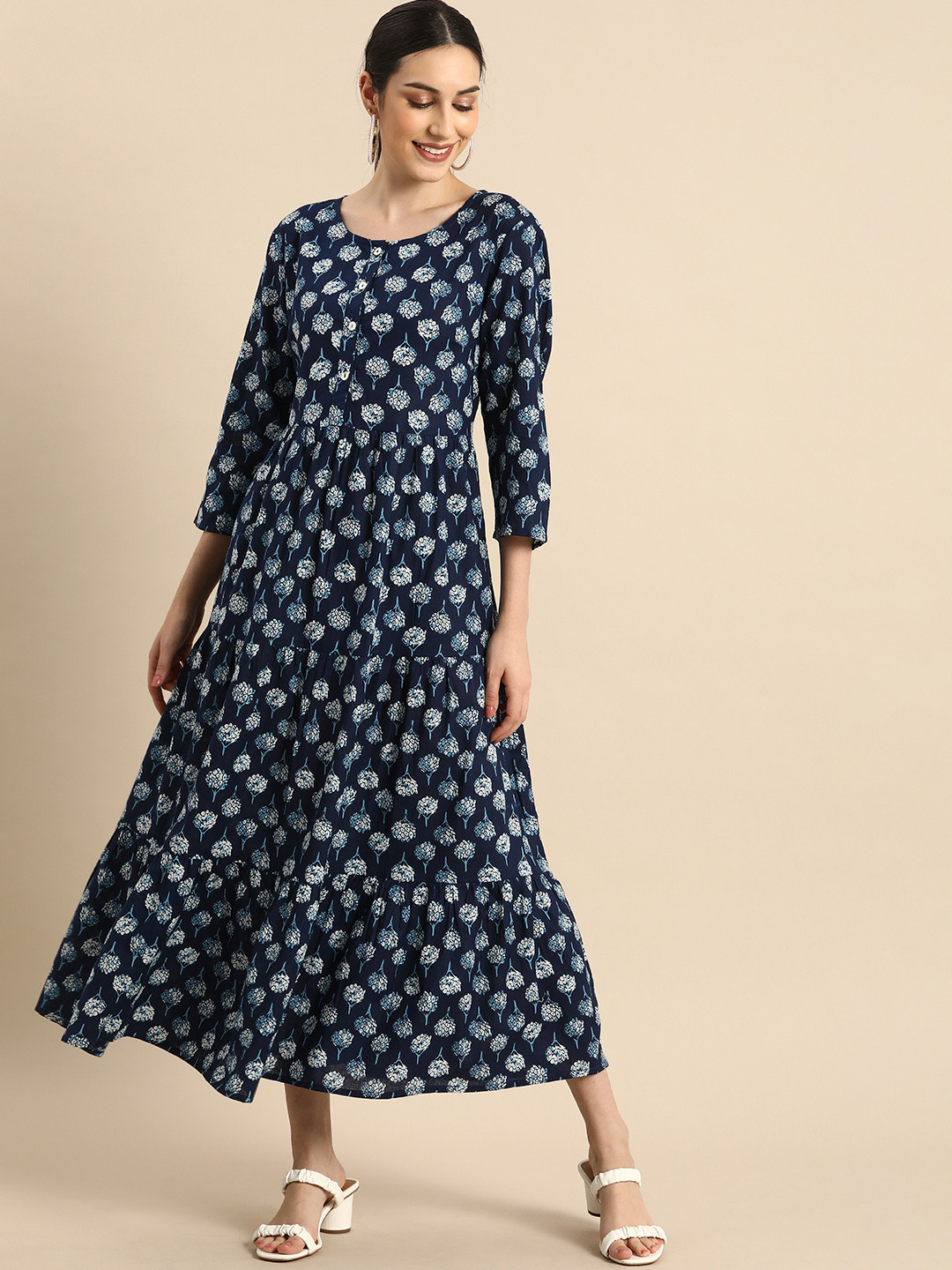 

Anouk Blue & Off White Floral Print Fit N Flare Maxi Dress