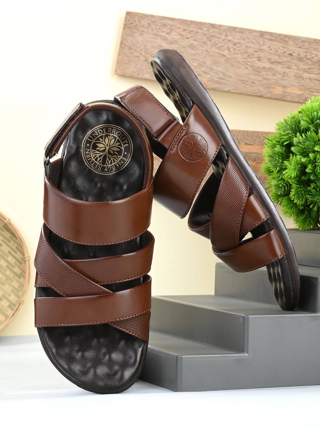 

UNDERROUTE Men Brown & Black PU Comfort Sandals