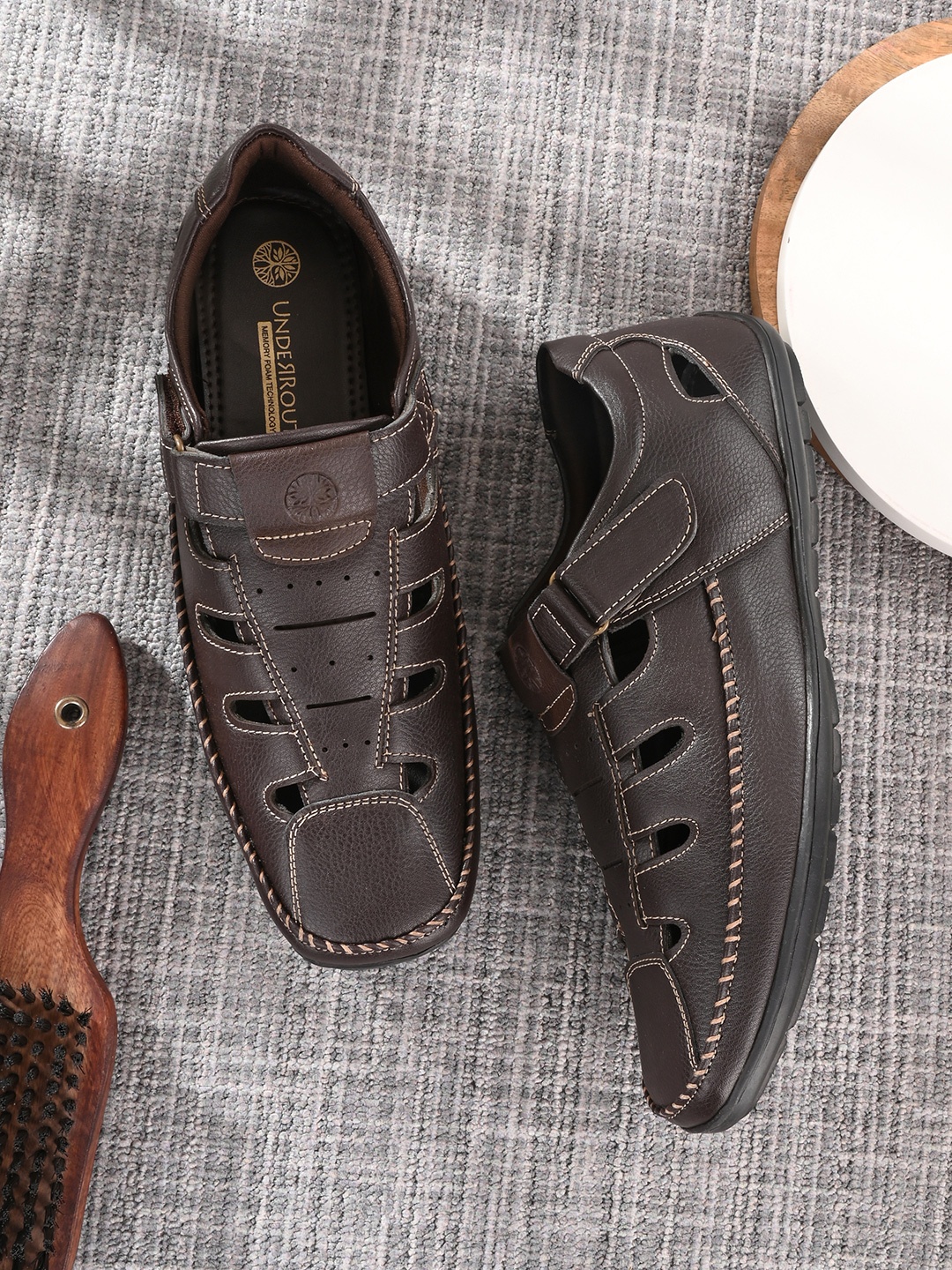 

UNDERROUTE Men Brown PU Fisherman Sandals