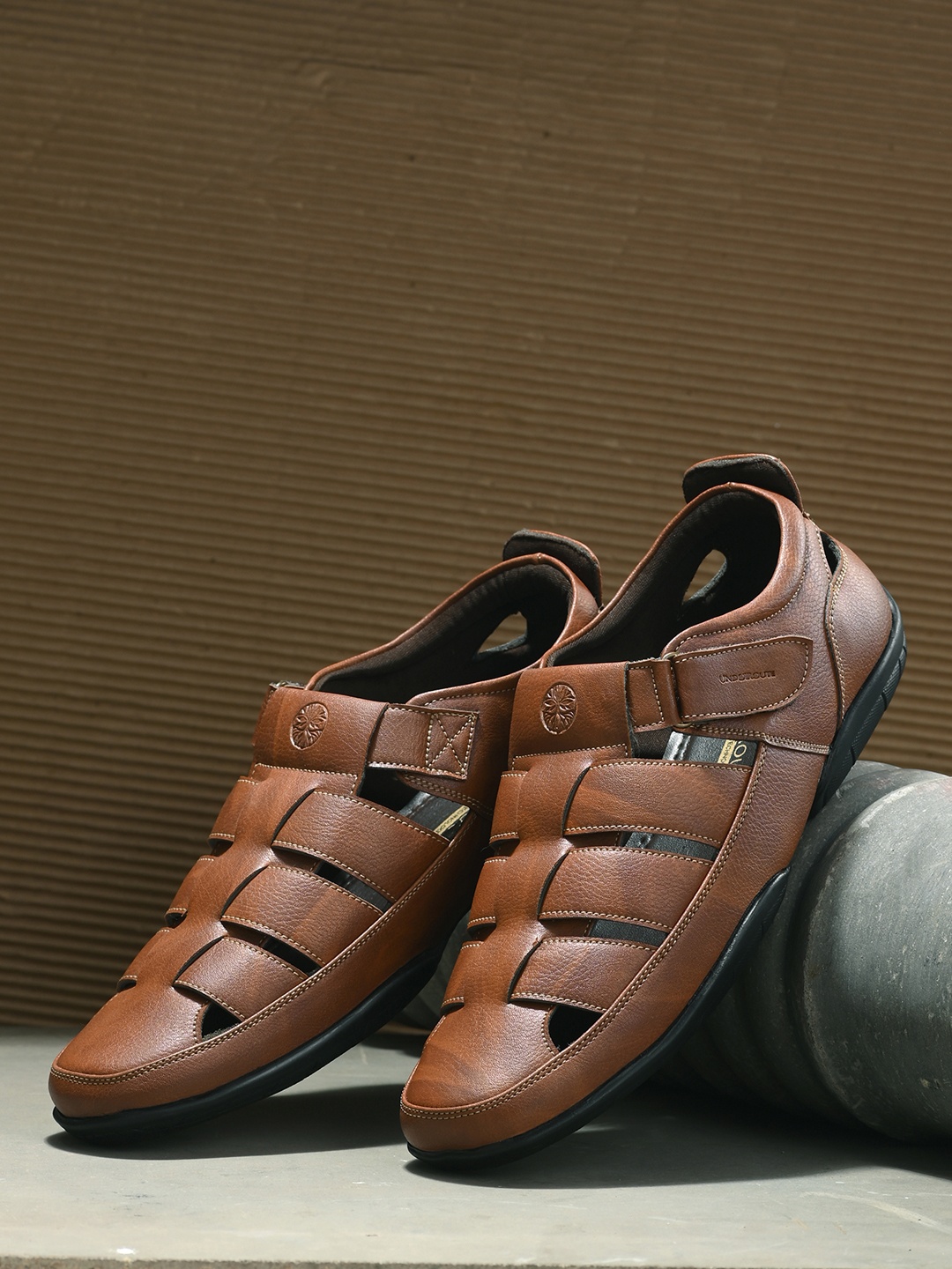 

UNDERROUTE Men Tan Leather Shoe-Style Sandals