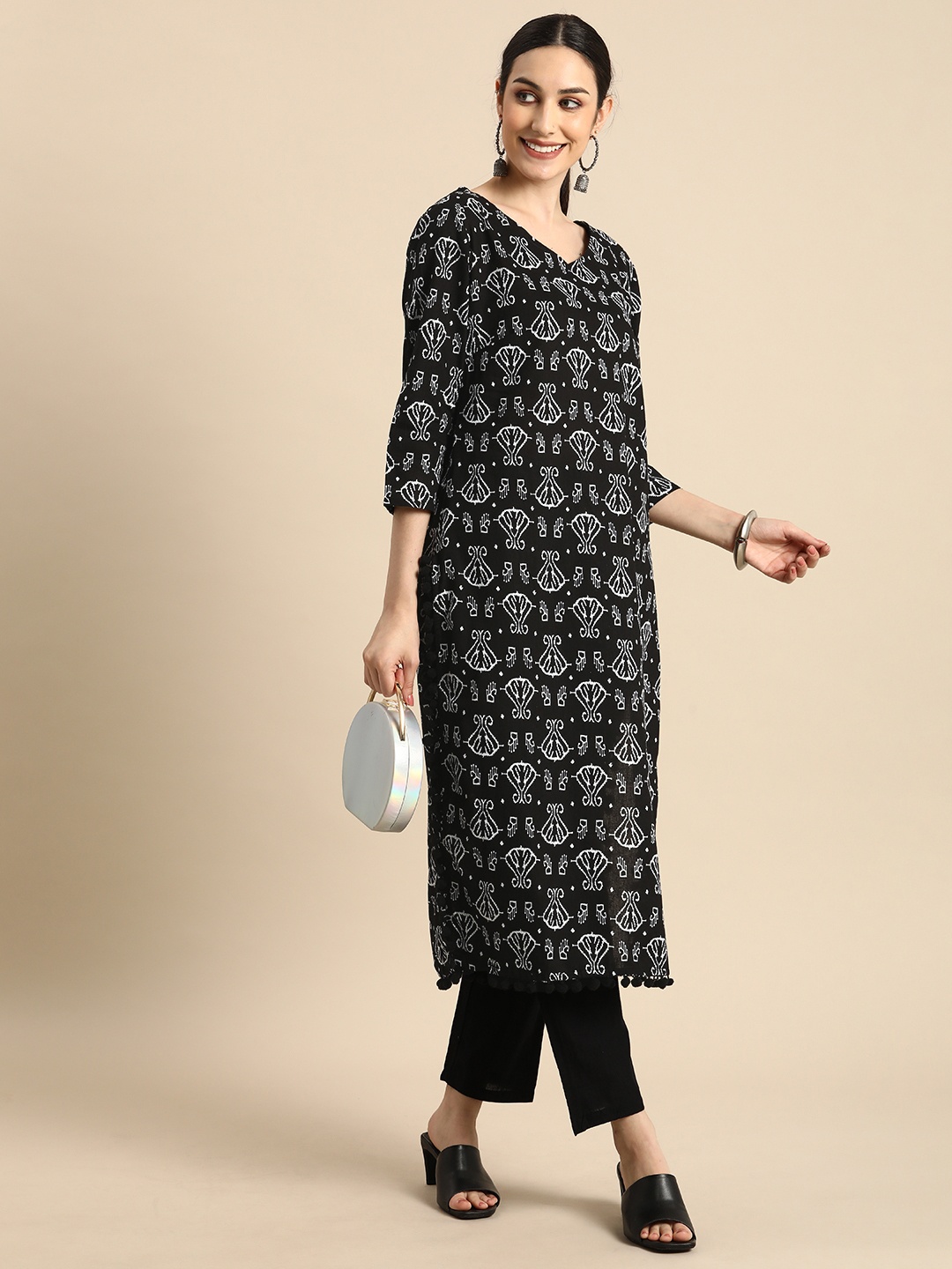 

Anouk Women Black & Off White Ethnic Motifs Printed Indie Prints Kurta