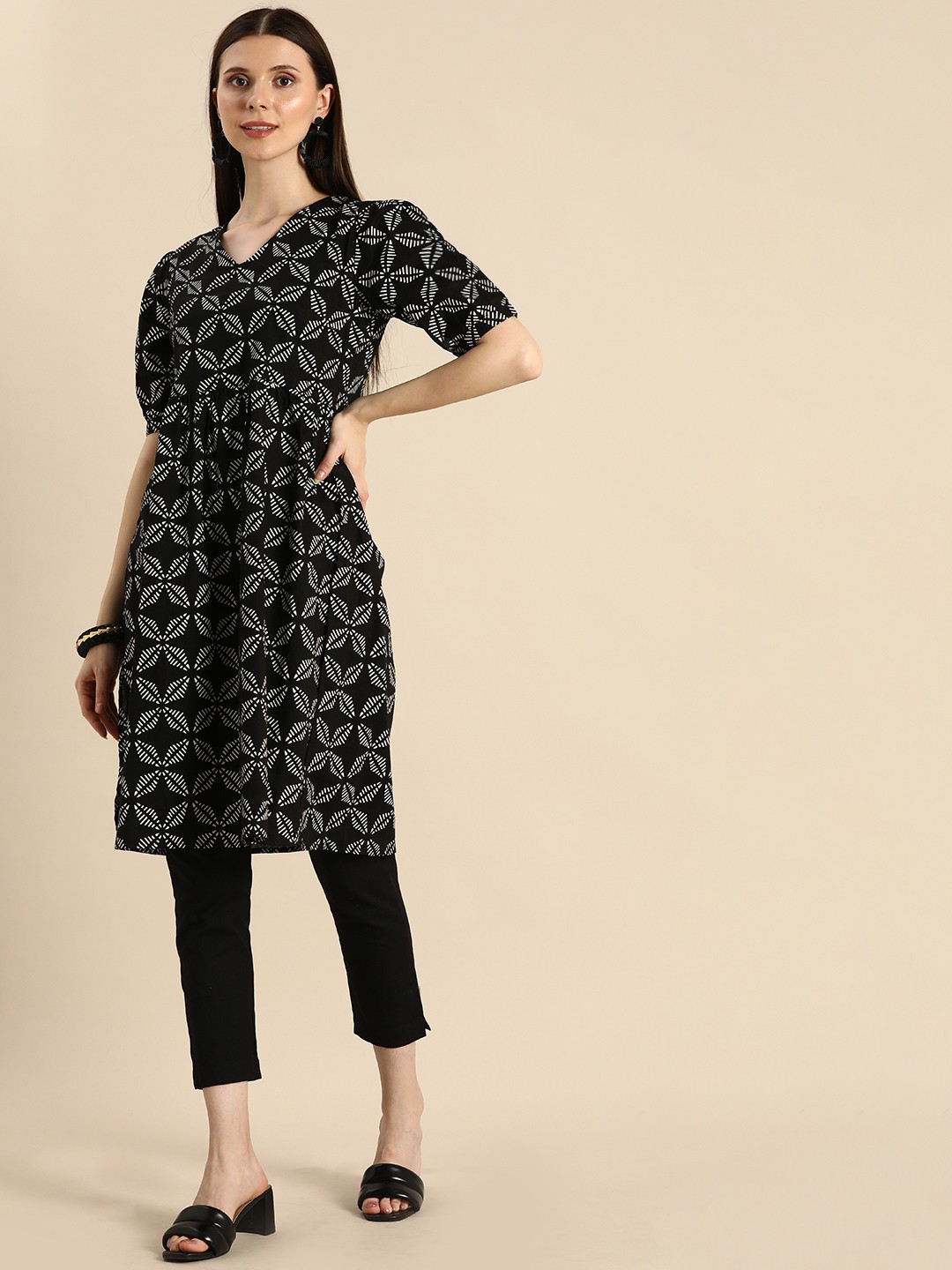 

Anouk Women Black & White Floral Printed V Neck Pure Cotton A-Line Kurta
