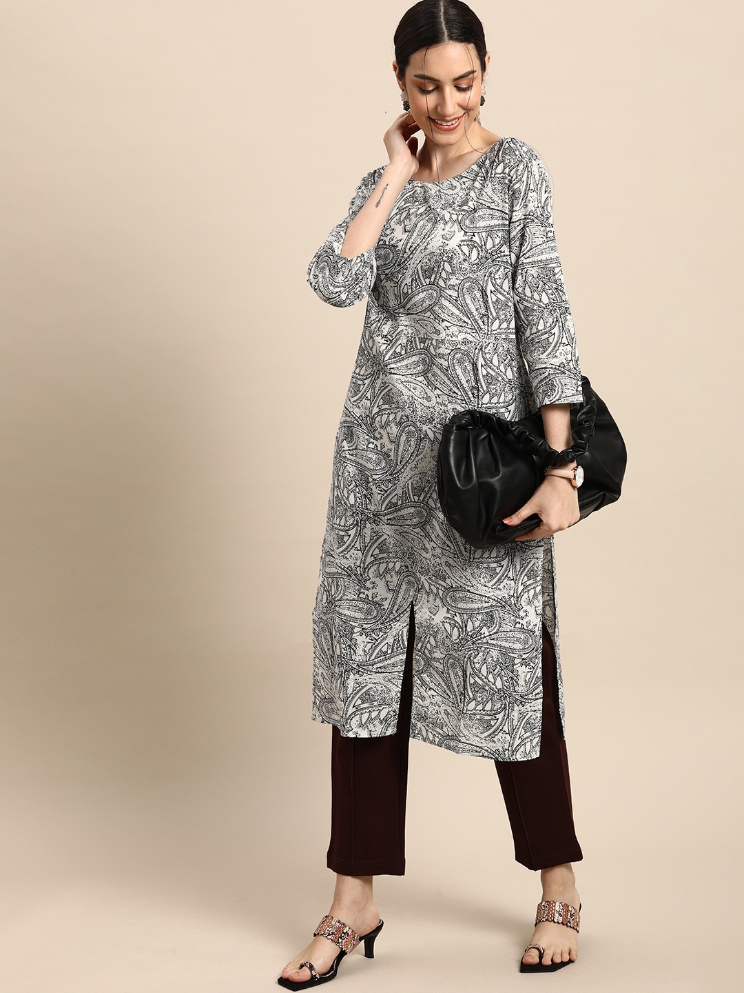 

Anouk Women Black & White Abstract Printed Casual Straight Kurta