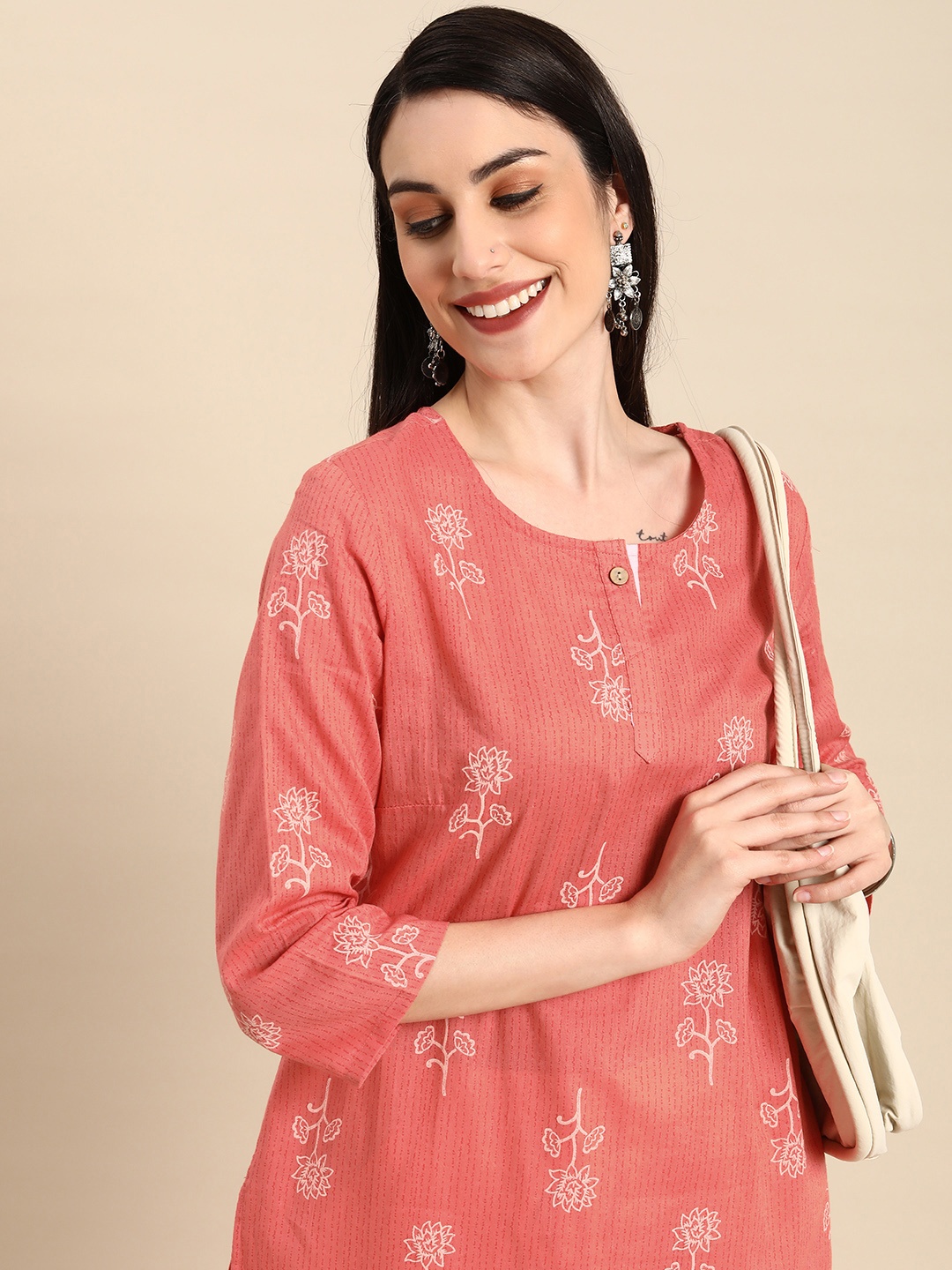 

Anouk Women Peach-Coloured & White Floral Printed Kurta