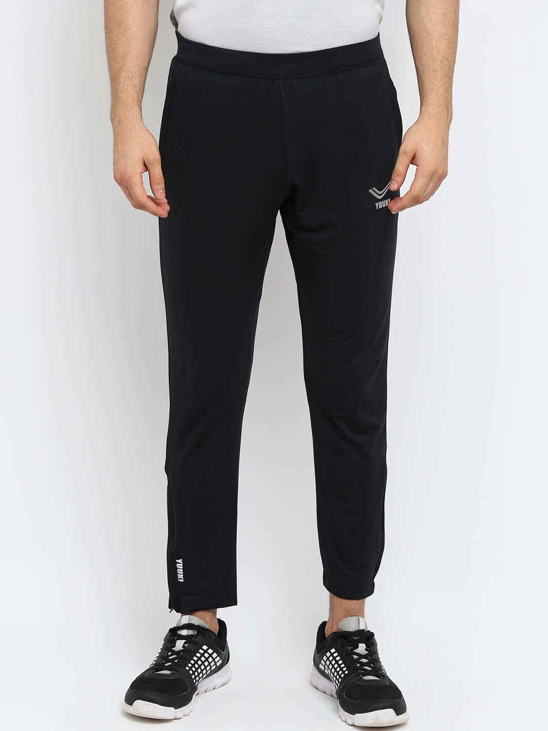 

Yuuki Men Black Solid Track Pant