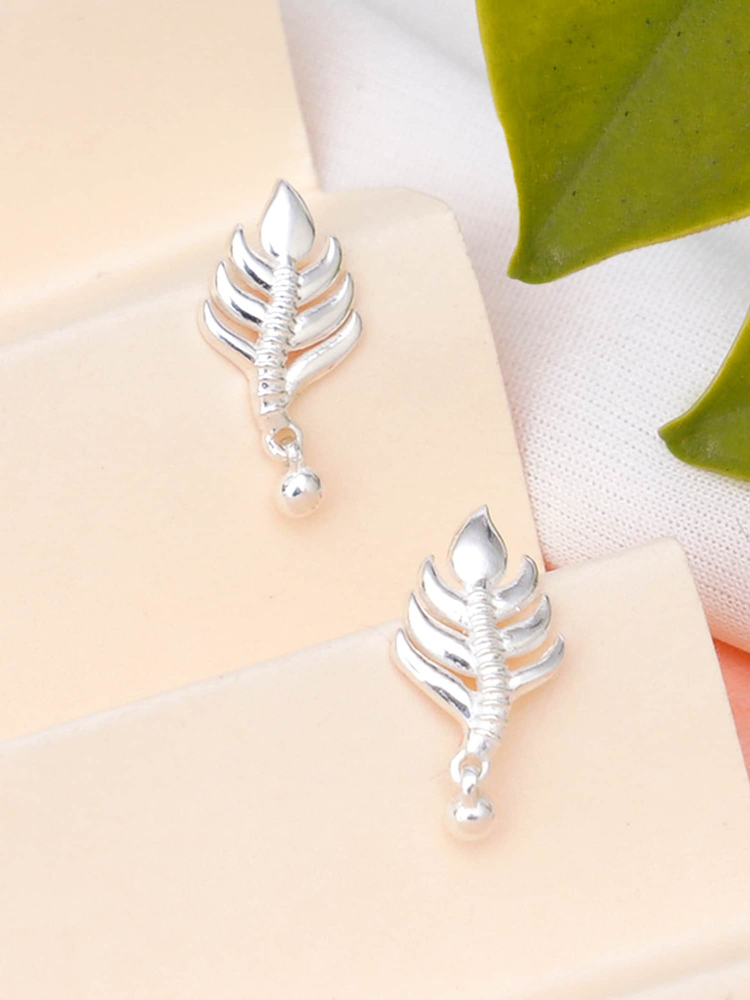 

KUNUZ Silver-Plated Contemporary 925 Sterling Silver Studs Earrings
