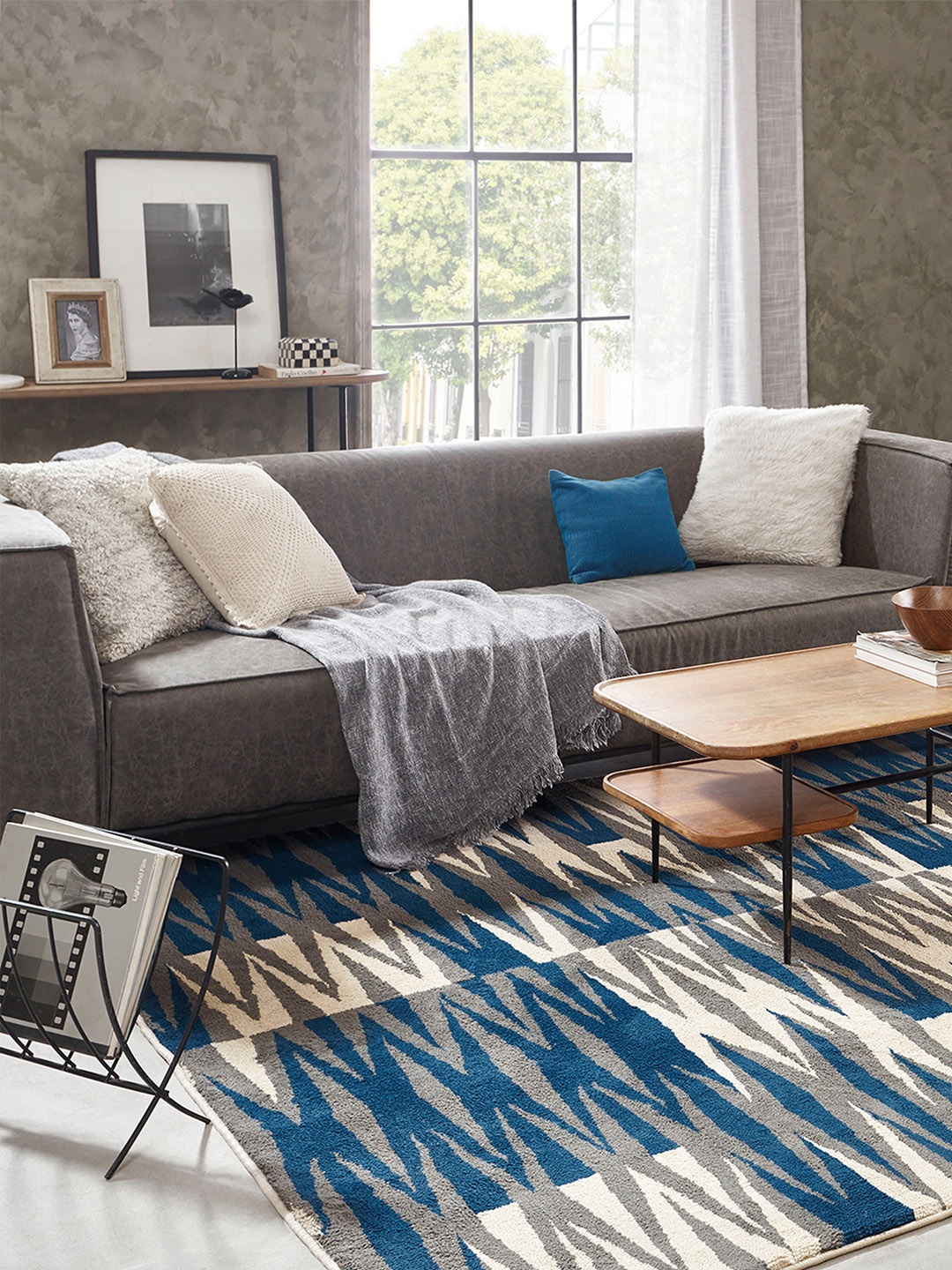 

Trident Blue & Off-White Geometric Pattern 3155 GSM Bath Rug