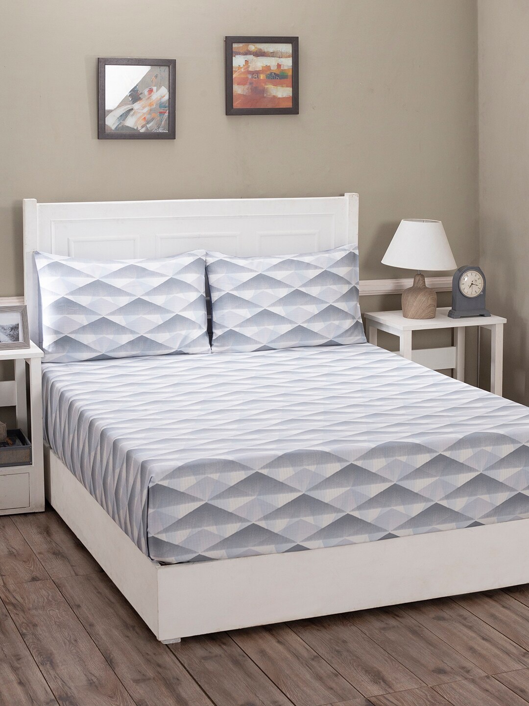 

MASPAR Blue & Grey Geometric Printed 210 TC 1 King Bedsheet with 2 Pillow Covers