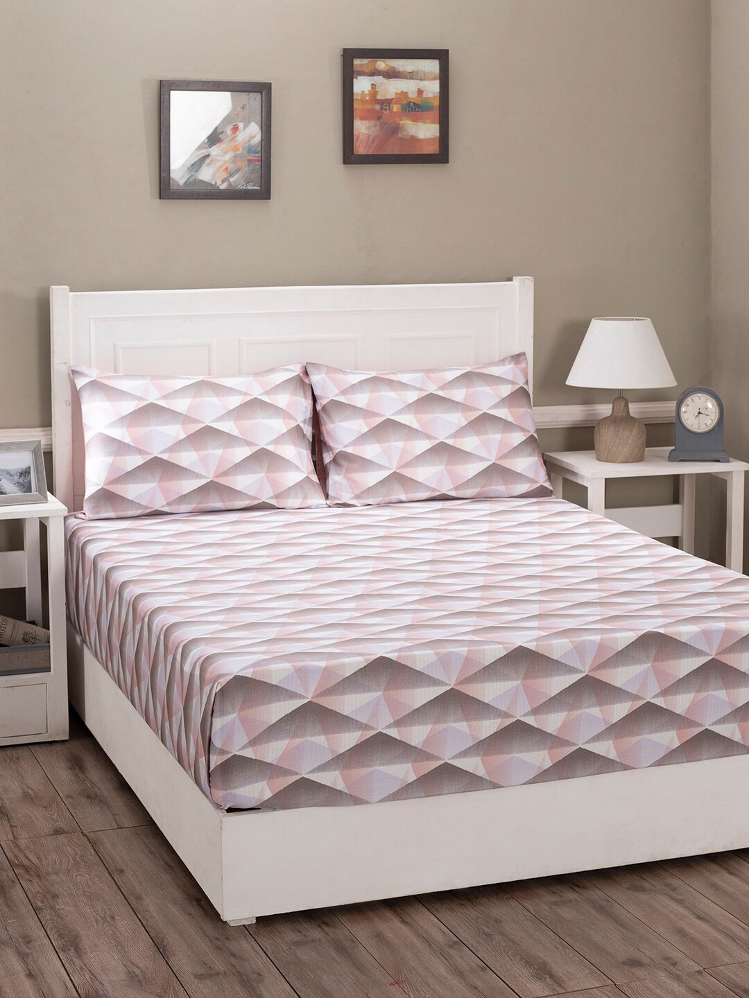 

MASPAR Pink & Purple Geometric 210 TC Queen Bedsheet with 2 Pillow Covers