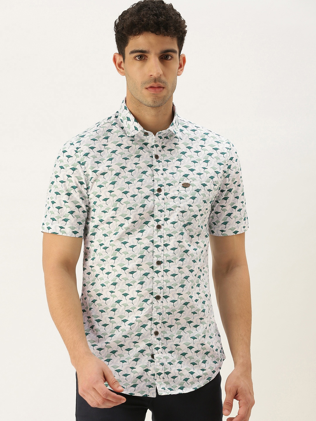

Peter England Casuals Men White Slim Fit Printed Casual Shirt