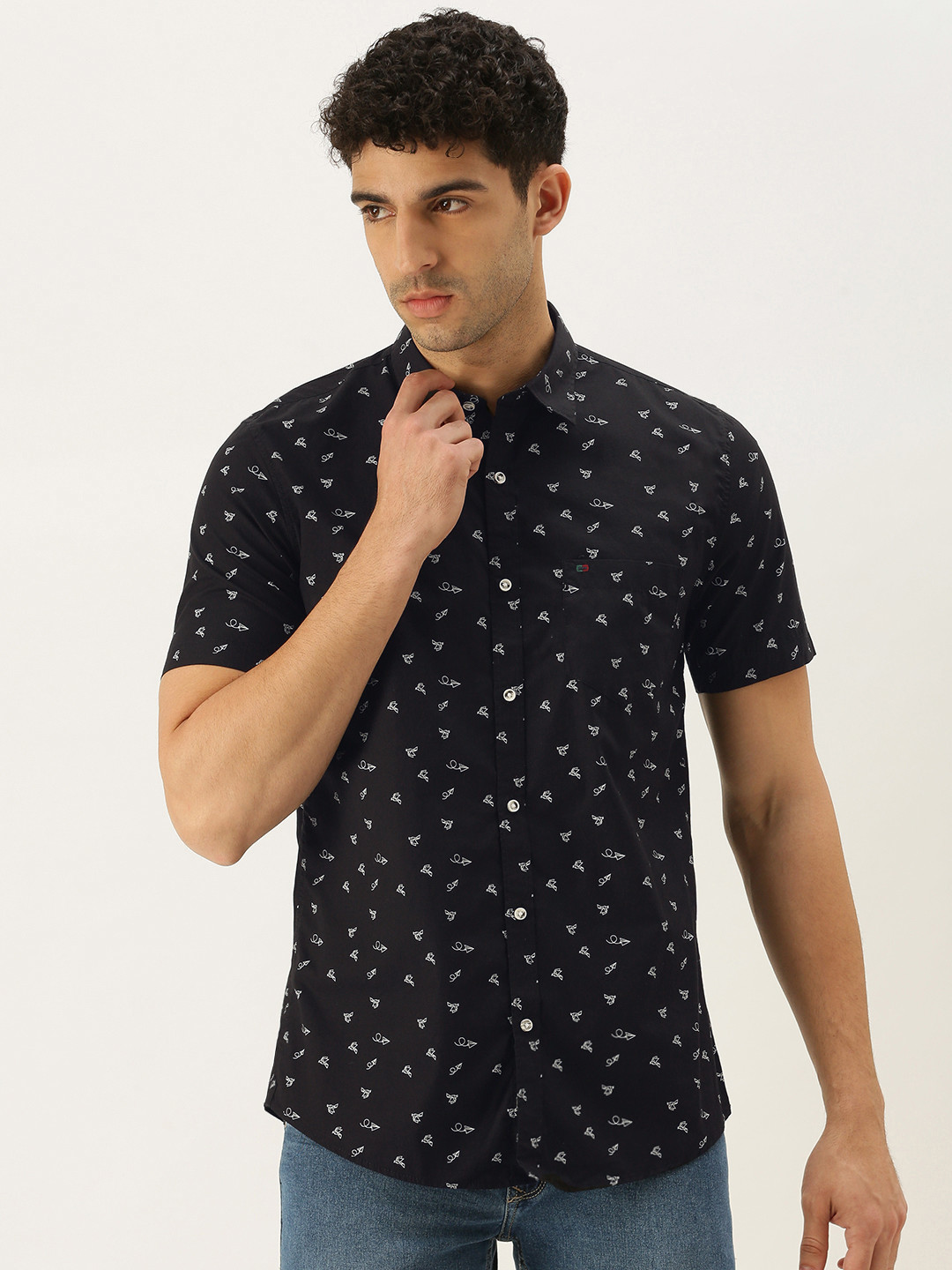 

Peter England Casuals Men Black Slim Fit Printed Casual Shirt