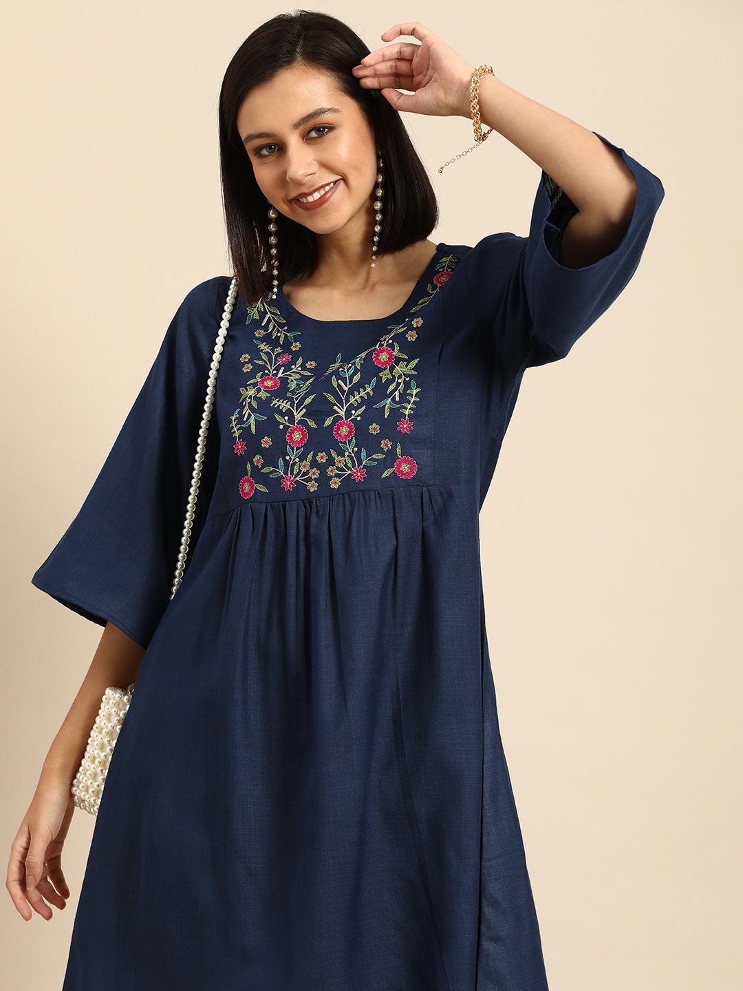 

Anouk Women Navy Blue & Red Floral Embroidered Bell Sleeves Thread Work Kurta