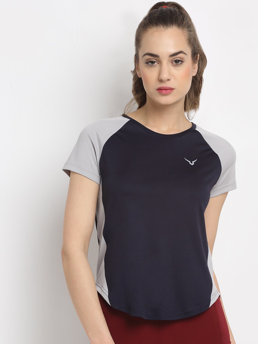

Invincible Women Navy Blue Colourblocked Slim Fit Training or Gym T-shirt