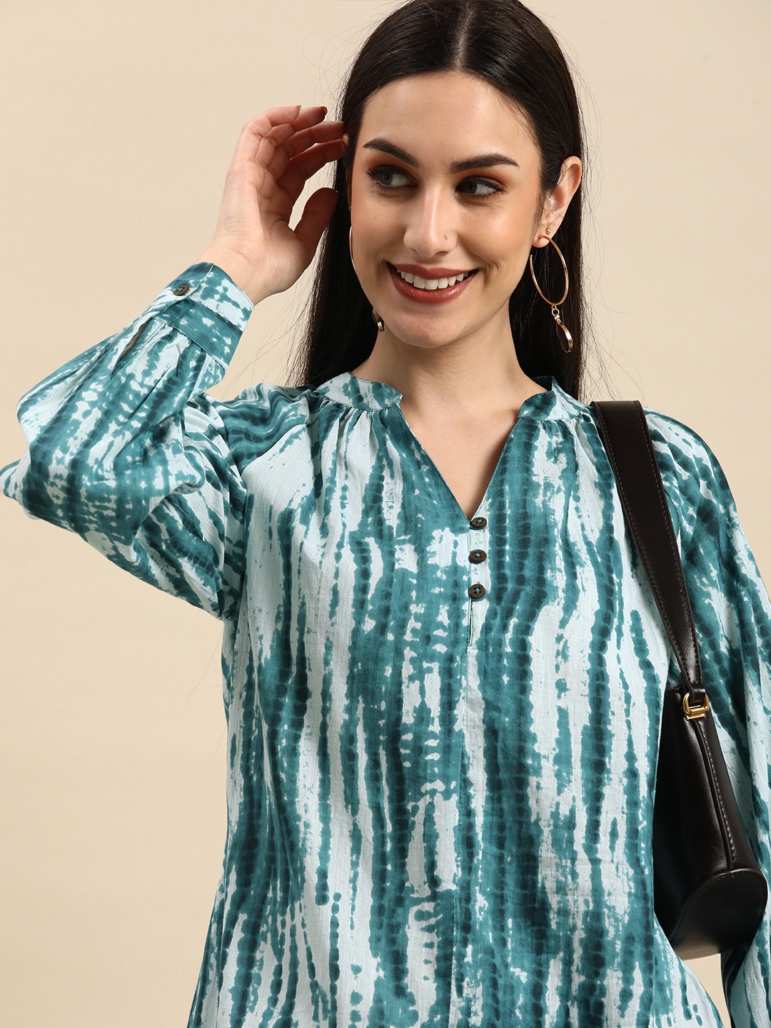 

Anouk Women White & Blue Tie n Dye V Neck Long Sleeves Pure Cotton Kurta