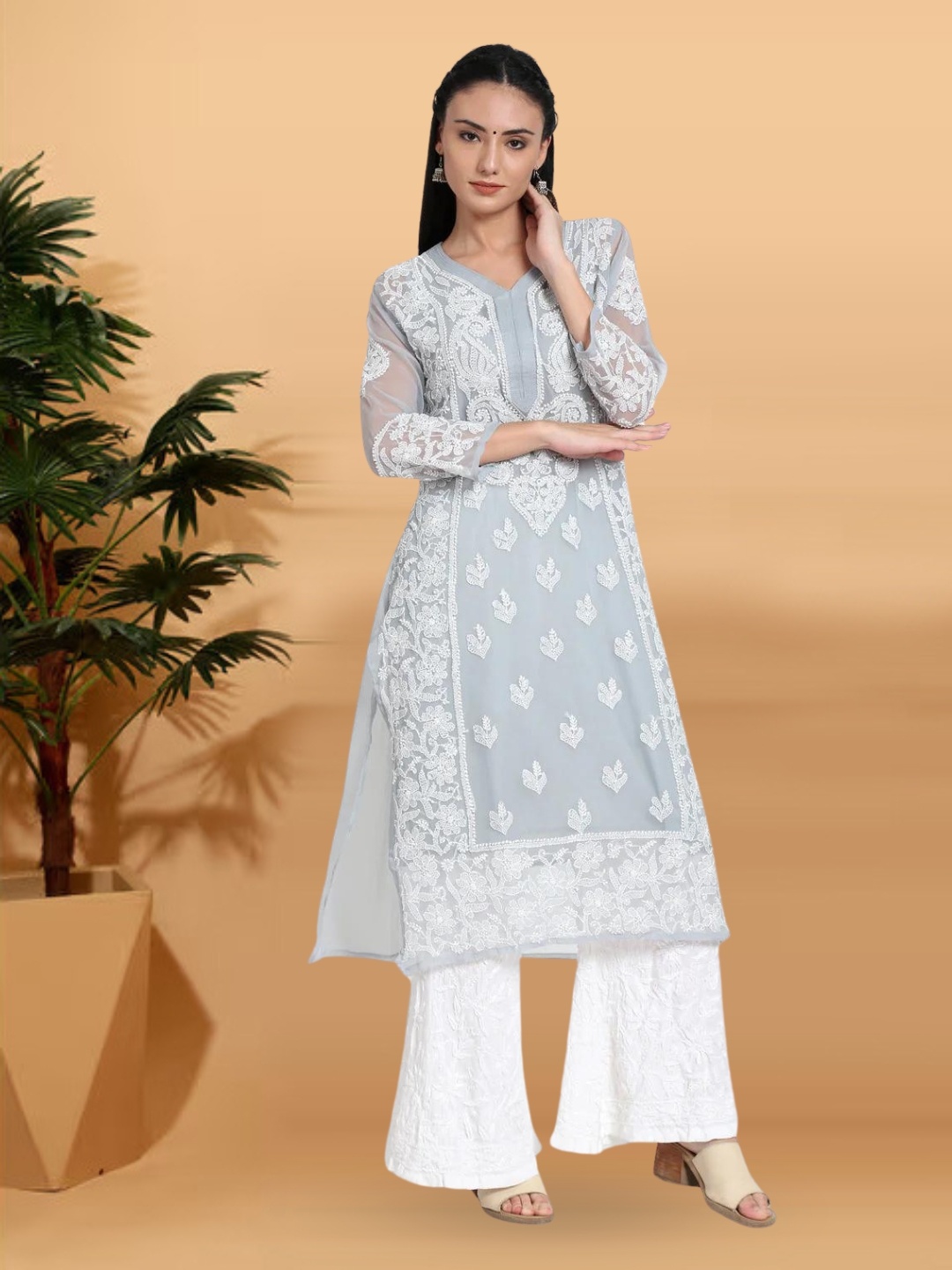 

PARAMOUNT CHIKAN Embroidered Chikankari Ethnic Motifs Georgette Kurta, Grey
