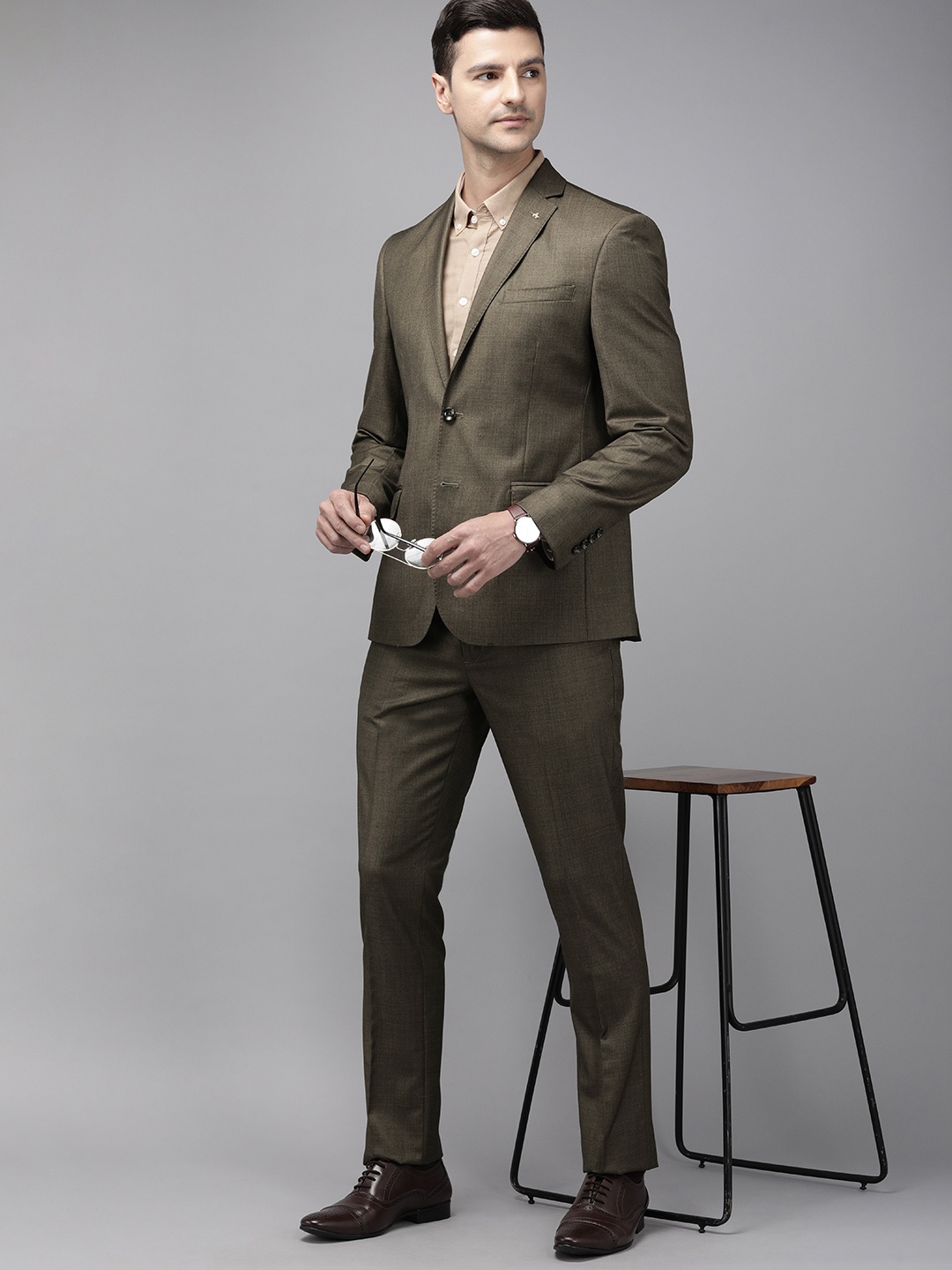 

Arrow Men Olive Green Self Design Tailored Fit 2-Piece Single-Breasted Formal Suit