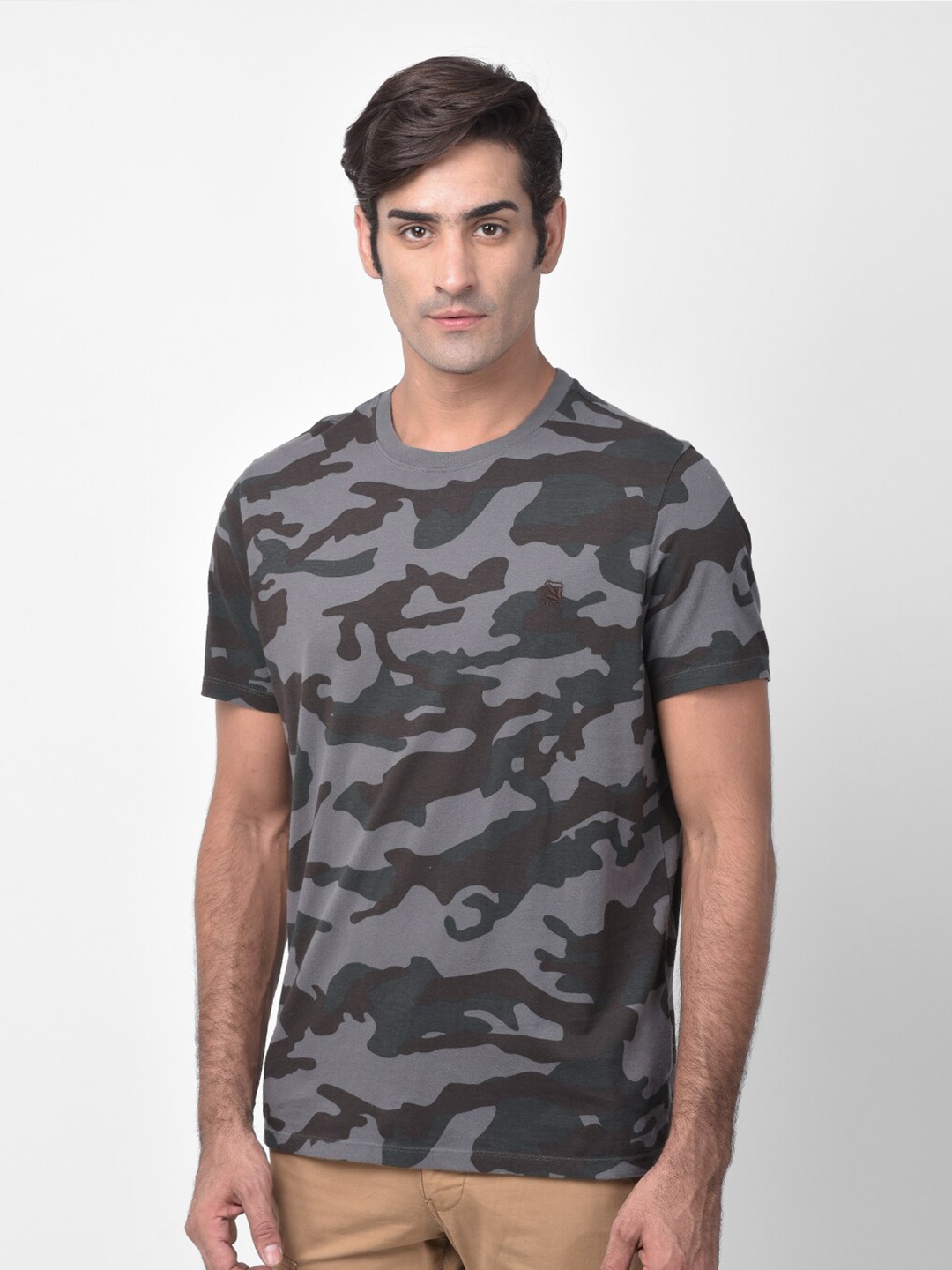 

Woodland Men Olive Green & Grey Camouflage Printed T-shirt