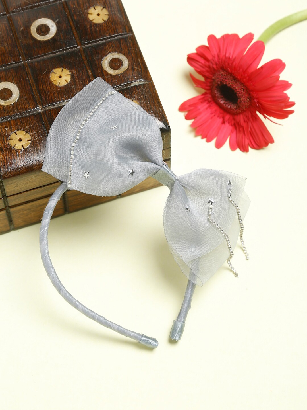 

TIPY TIPY TAP Women Grey & Silver-Toned Organza Bow Embellished Hairband