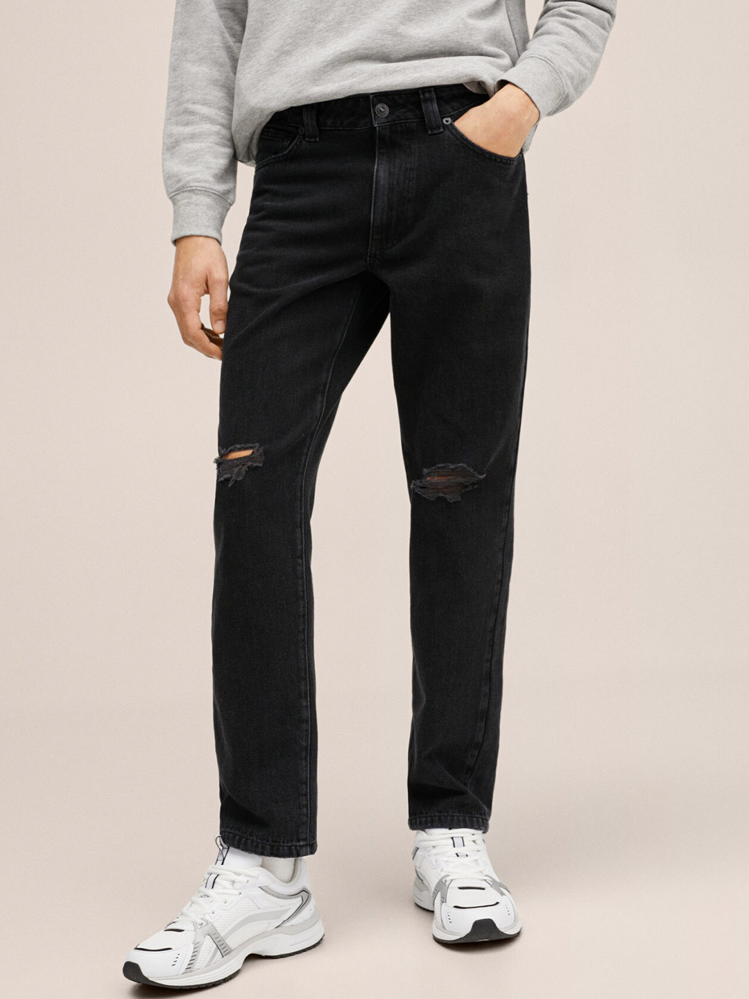 

Mango Kids Boys Black Slim Fit Mildly Distressed Light Fade Cotton Jeans