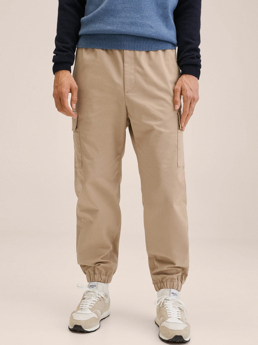 

MANGO MAN Beige Solid Cargo Trousers