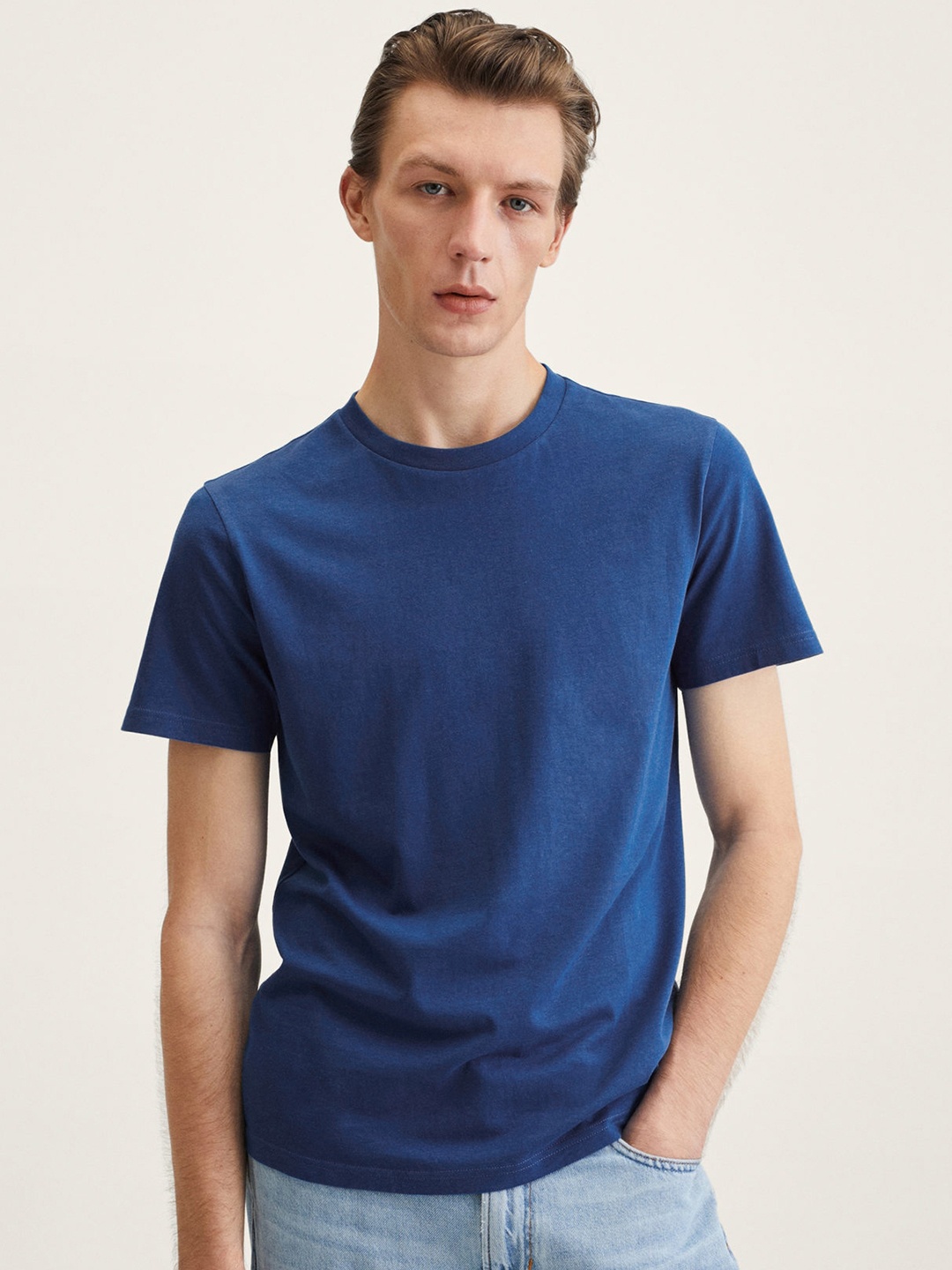 

MANGO MAN Blue Solid Slim Fit Pure Cotton T-shirt