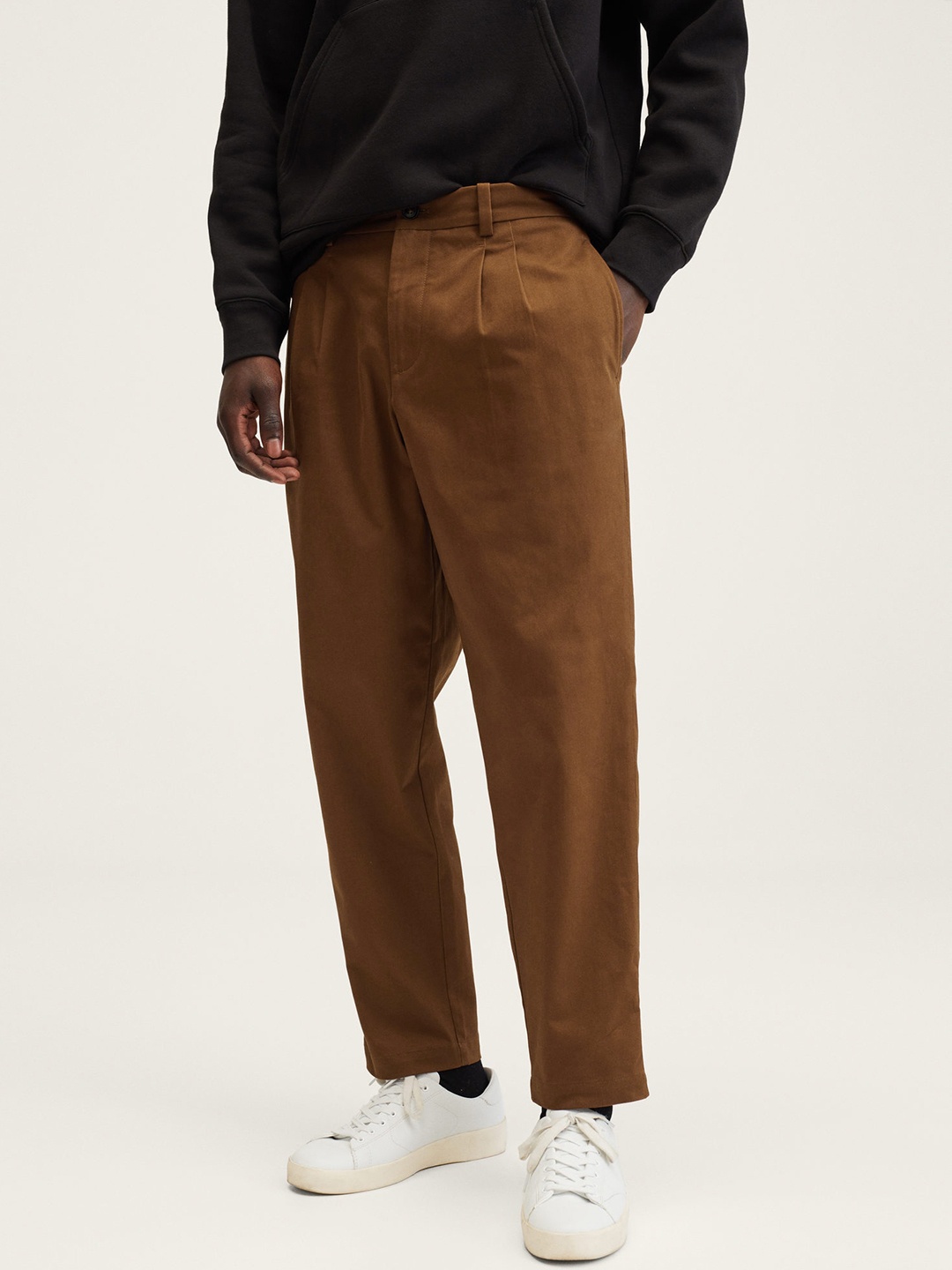 

MANGO MAN Khaki Solid Pleated Trousers