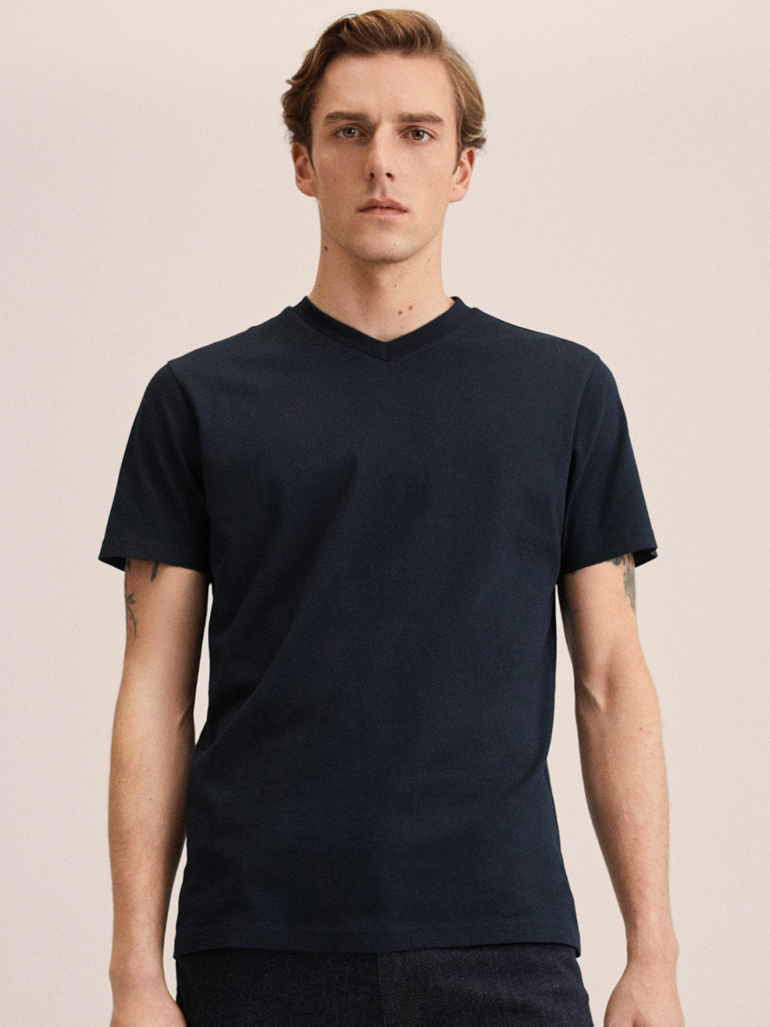 

MANGO MAN Navy Blue Solid V-Neck Pure Cotton T-shirt