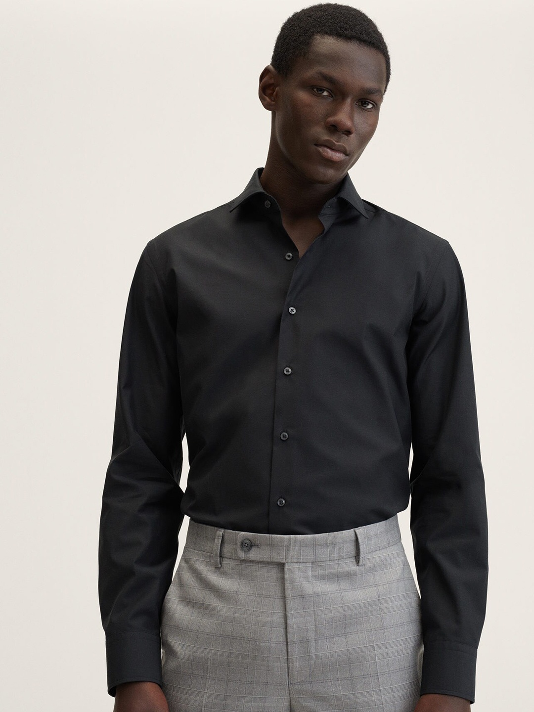 

MANGO MAN Men Black Solid Slim Fit Pure Cotton Tailored Formal Shirt