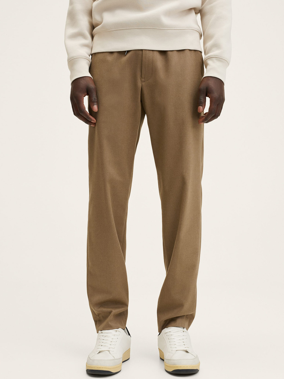

MANGO MAN Khaki Solid Straight Fit Pleated Trousers