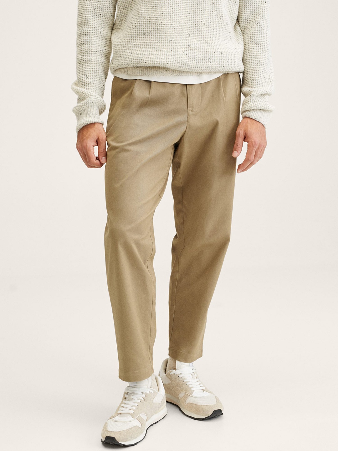 

MANGO MAN Beige Solid Pleated Trousers