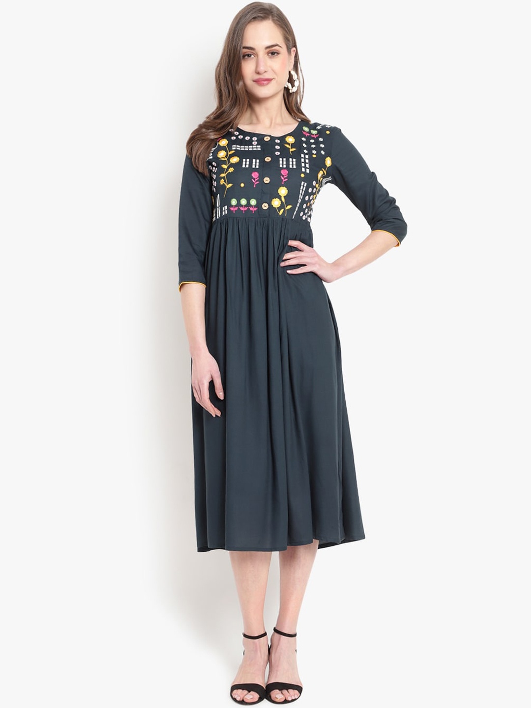 

Ashlee Green Ethnic Motifs Embroidered Ethnic Midi Dress