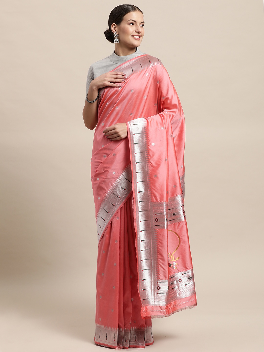 

PERFECTBLUE Peach-Coloured & Grey Geometric Woven Design Pure Silk Saree