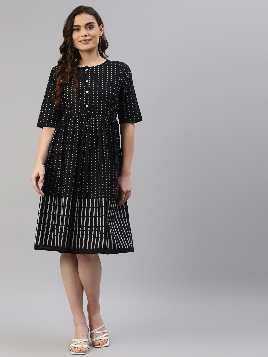 

DESI BEATS Black & White Geometric Printed Pure Cotton Fit & Flare Dress