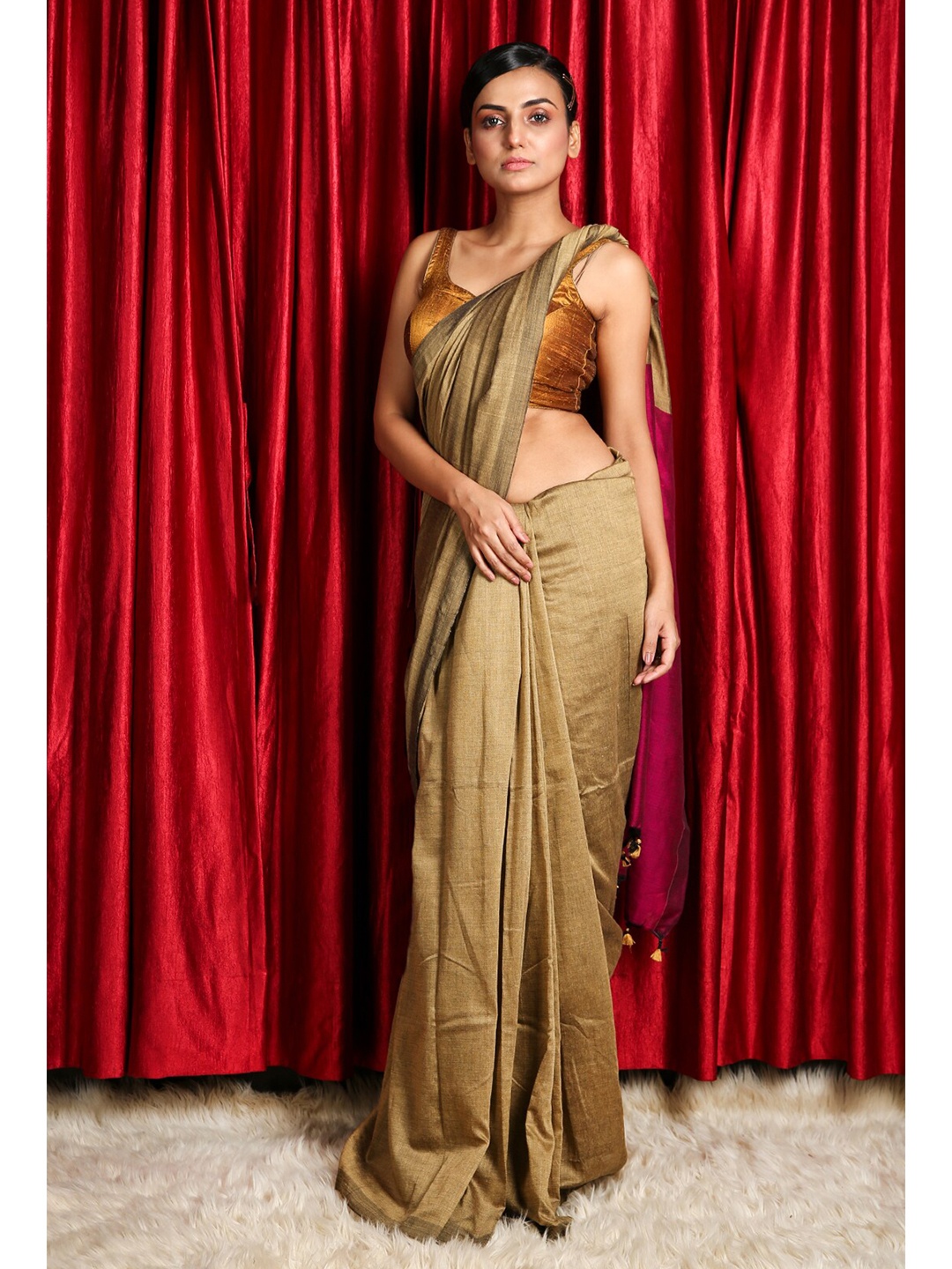 

Charukriti Beige & Gold-Toned Cotton Saree