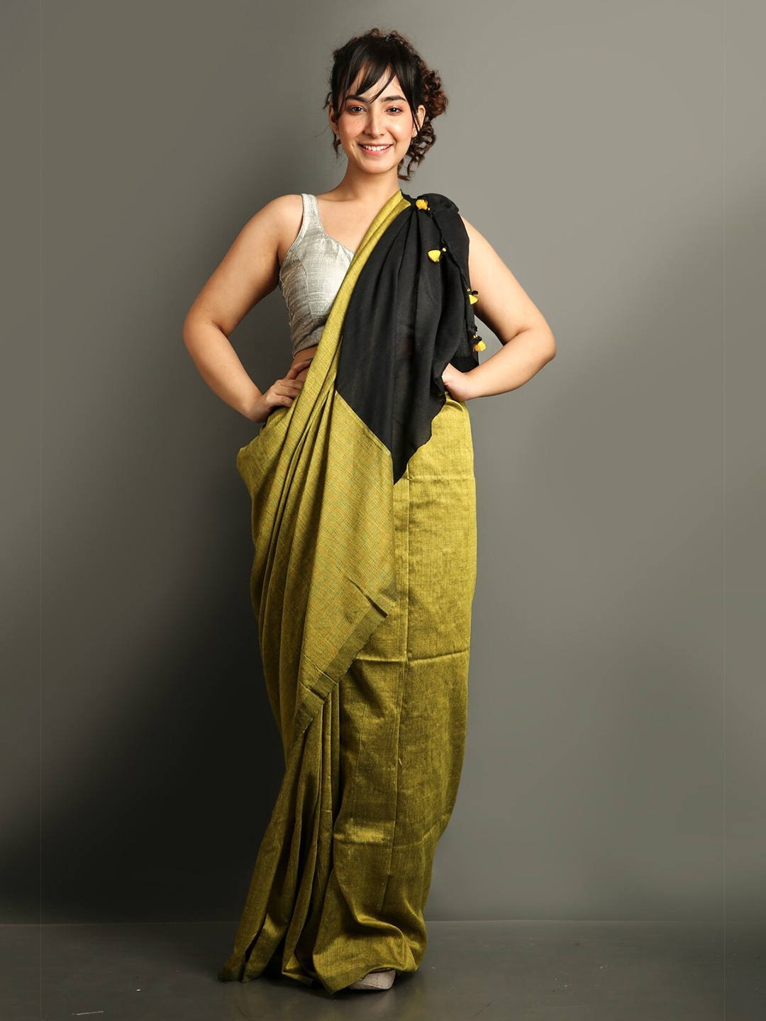 

Charukriti Yellow & Black Cotton Handloom Saree