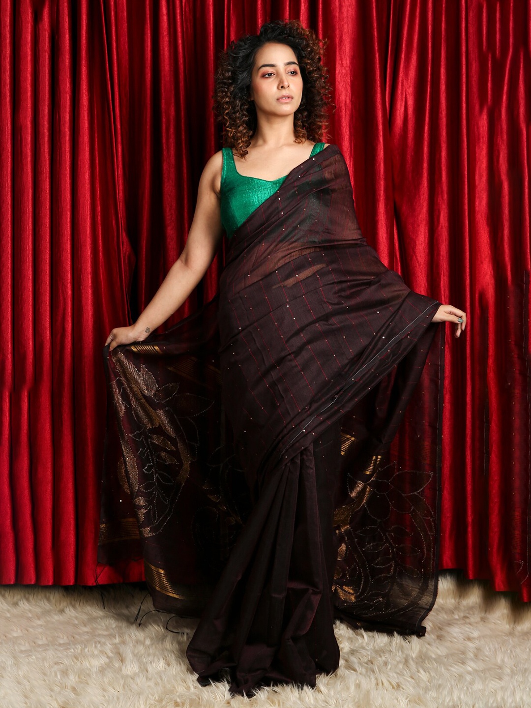 

Charukriti Brown Embellished Sequinned Saree