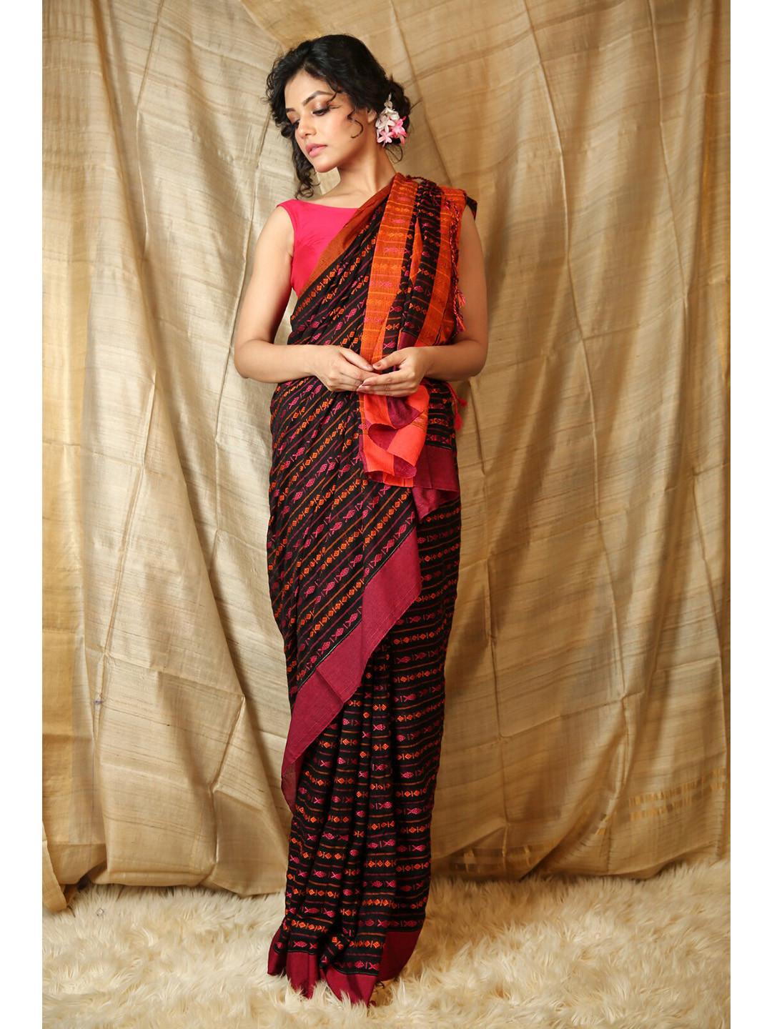 

Charukriti Black & Magenta Woven Design Handloom Saree
