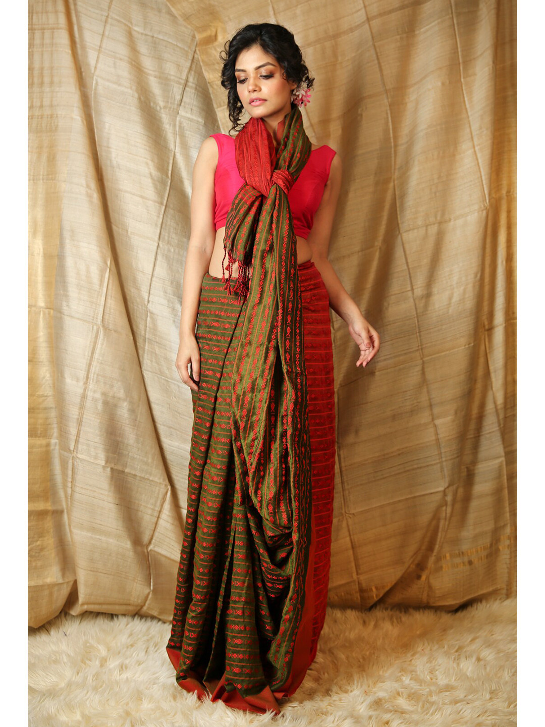 

Charukriti Green & Red Woven Design Cotton Saree