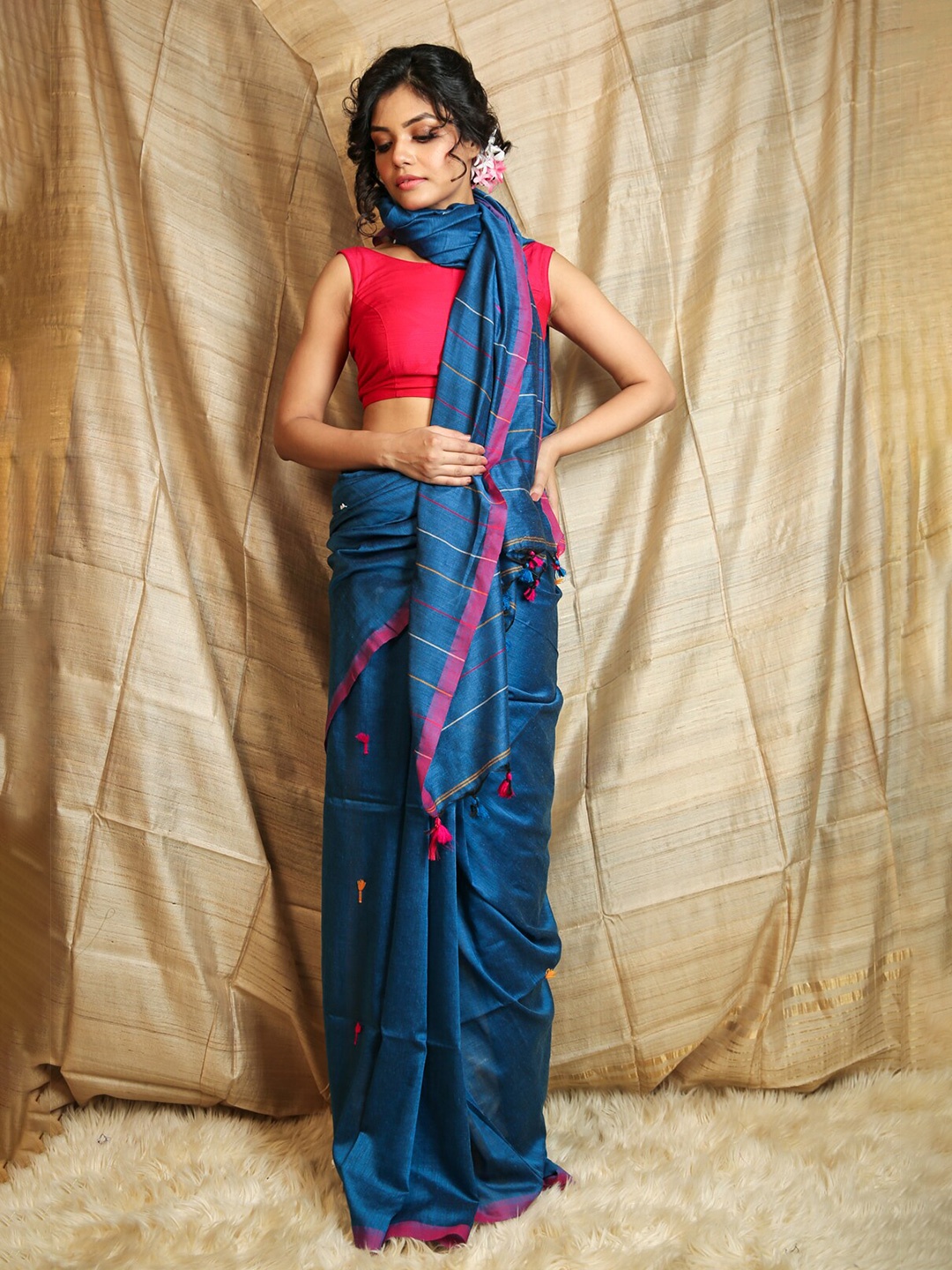 

Charukriti Blue & Pink Woven Design Cotton Handloom with Thread Buti Work Saree